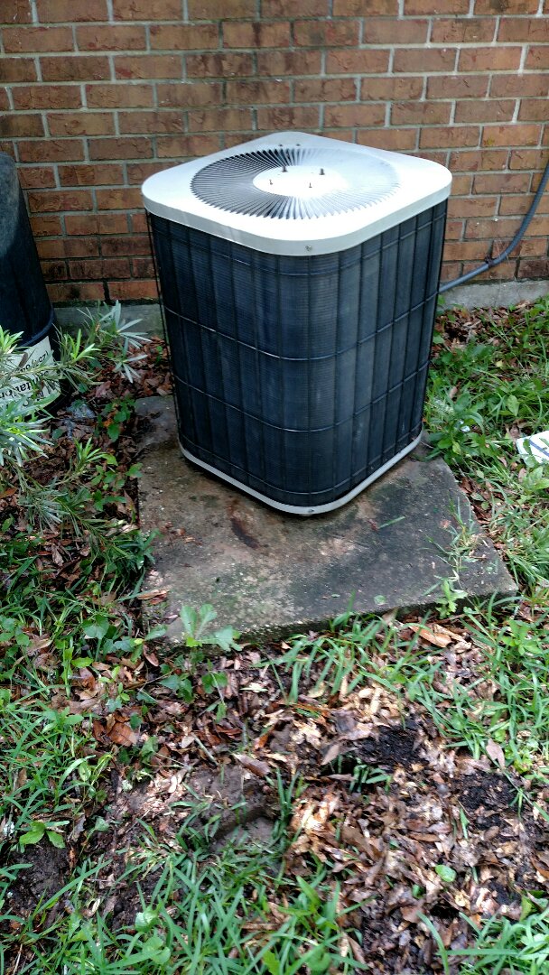 Maintenance on a Goodman AC.