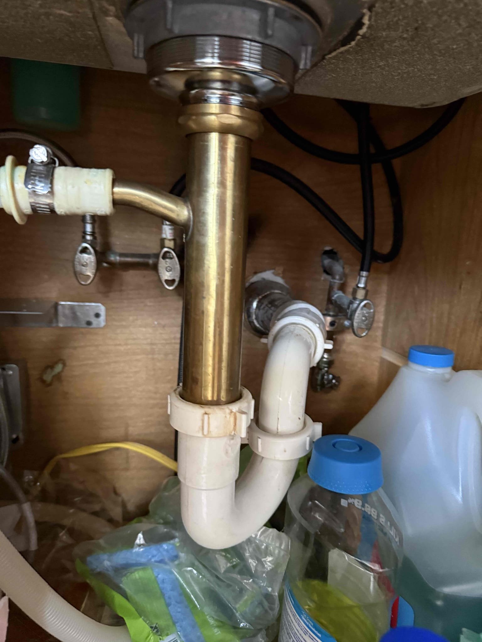 Customer stated that kitchen fsucet was leaking. After inspecting we found that faucet drips from the faucet head as well as the handle. Myguy plumbing gave customer options to rectify the issue. Customer would like to move foward with installing. New Moen arbor. For today we have collected a down deposit of $400 Customer stated that kitchen fsucet was leaking. After inspecting we found that faucet drips from the faucet head as well as the handle. Myguy plumbing gave customer options to rectify the issue. Customer would like to move foward with installing. New Moen arbor. For today we have collected a down deposit of $400