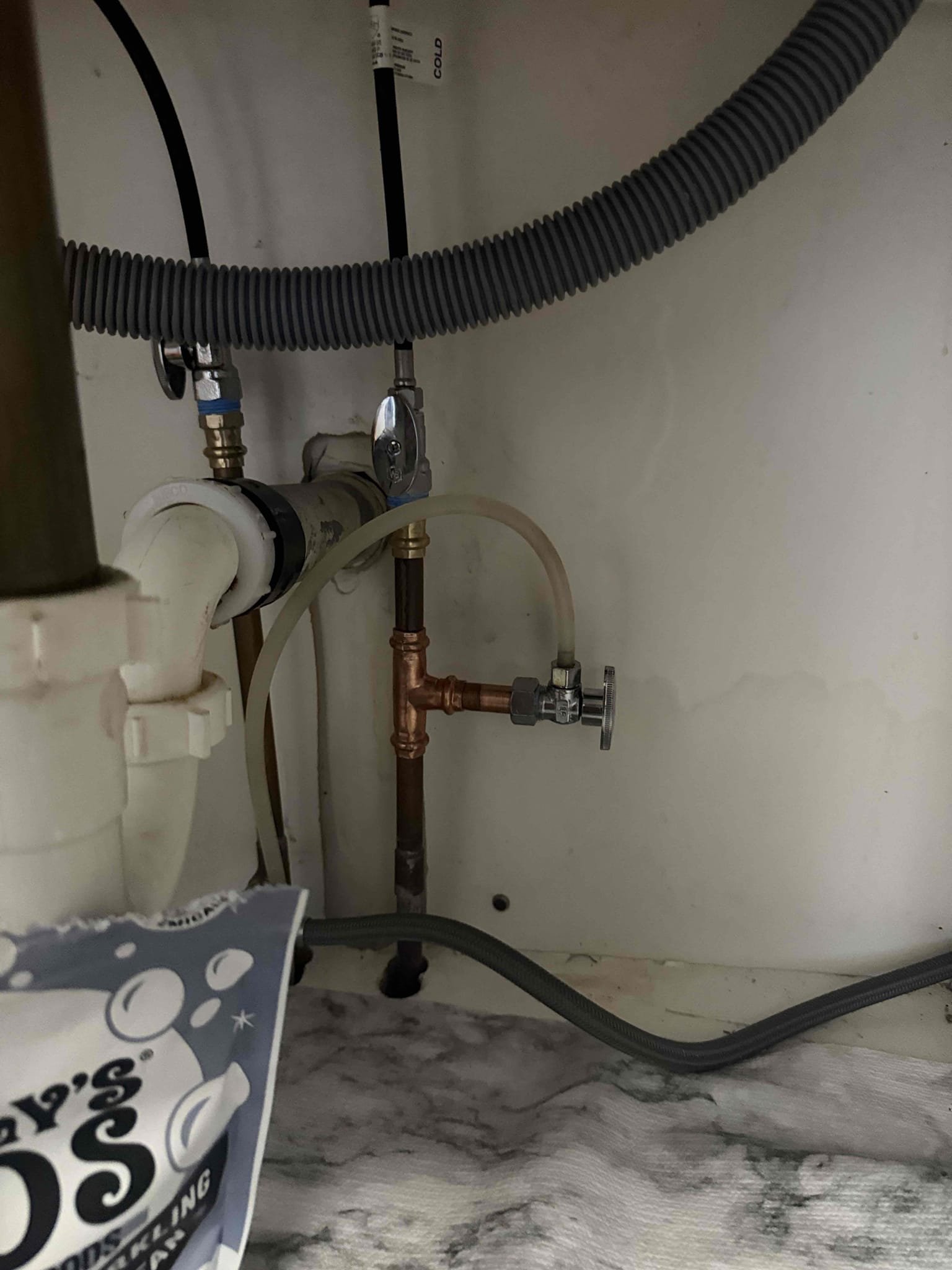 Customer stated that they had no water to their fridge. After inspecting Myguy plumbing took out the icemaker line valve. Myguy plumbing installed new valve and reconnected icemaker to valve and everything is working as should no issues.