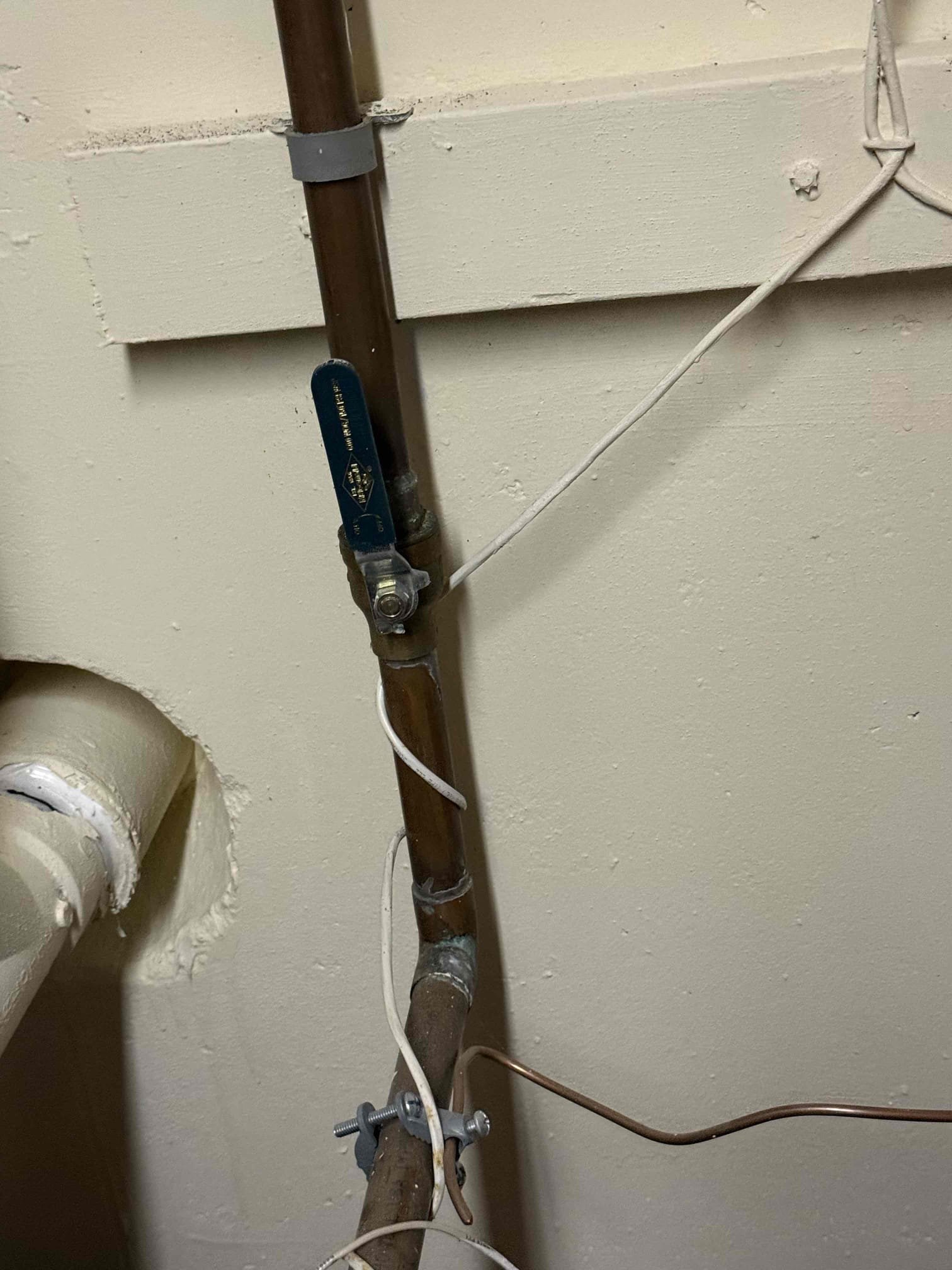 Customer stated that they had a leak on their garbage disposal after inspecting we found that the garbage disposal gas a pin hole leak. Myguy plumbing gave customer options to replace garbage disposal or to install regular drainage. Customer would like to install new garbage disposal. After Myguy plumbing installed garbage disposal, we tested for leaks, at this time there are no leaks found and everything is working as should.