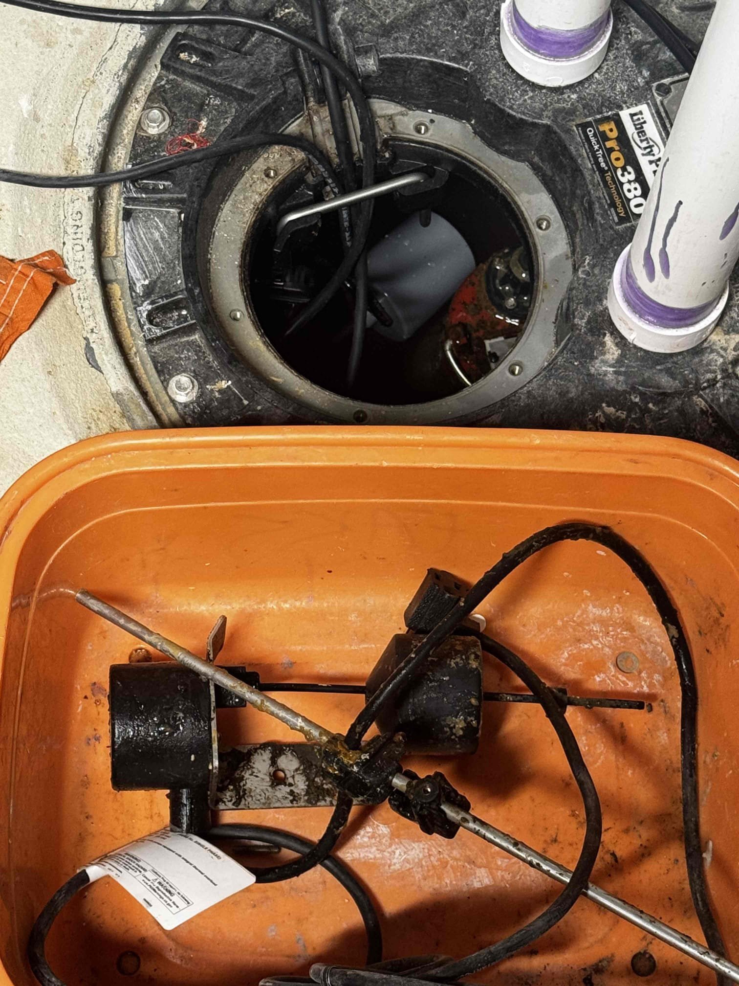 Arrived back to the home to replace the primary pump for the client.
Removed cover and disconnected the wiring for the floats.
Supplied and installed new float and ran all fixtures in the bathroom group to make sure everything is working properly.
Everything is up and running properly as it should.
