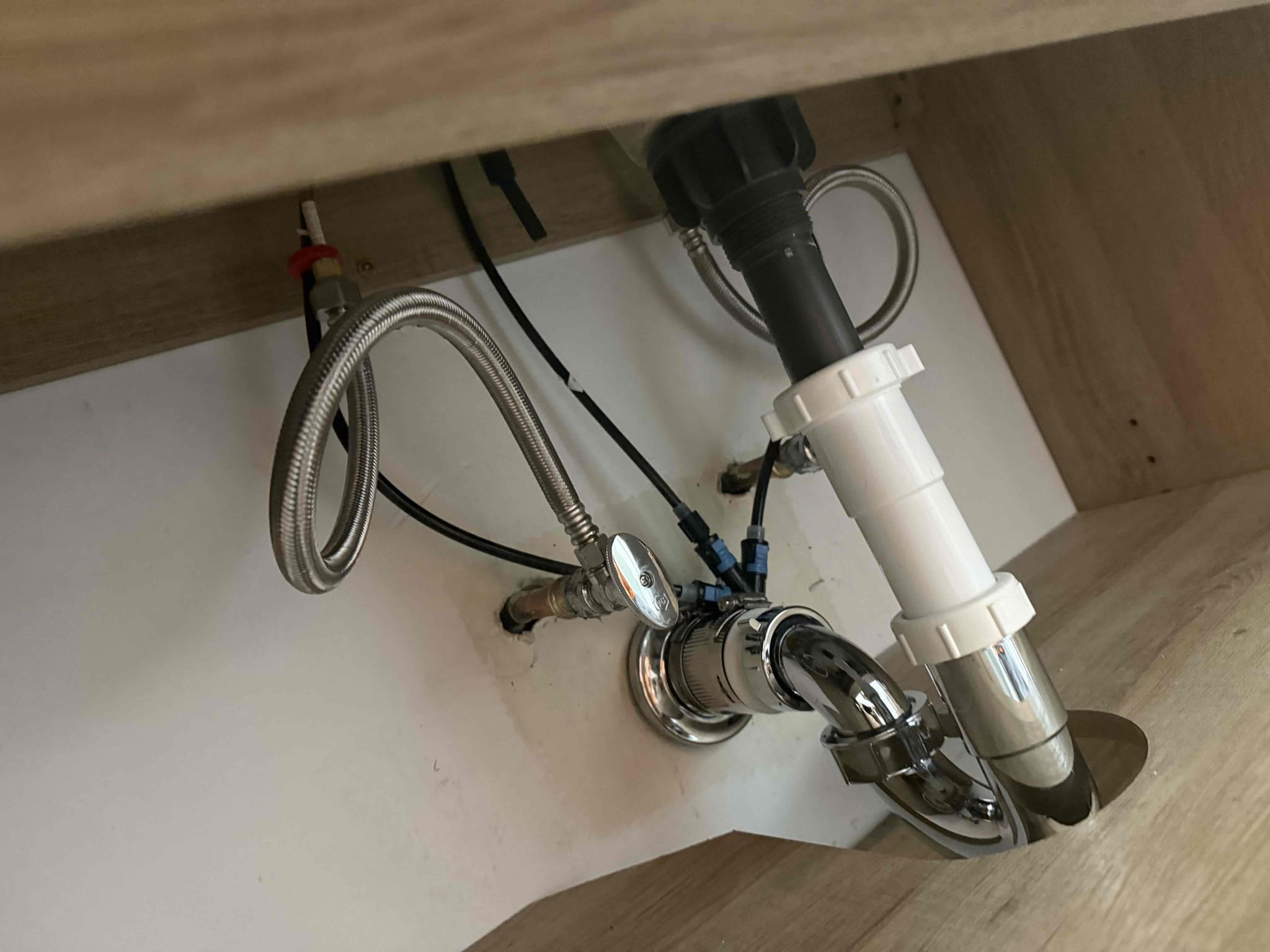 Customer supplied toilet cut&cap/3 shut off valves with membership 

Arrived on site installed new customer supplied toilet, widespread lav faucet, shut off valves, and drainage. Tested all work and everything appears to be in working order and there appears to be no leaks at this time. Collected payment.