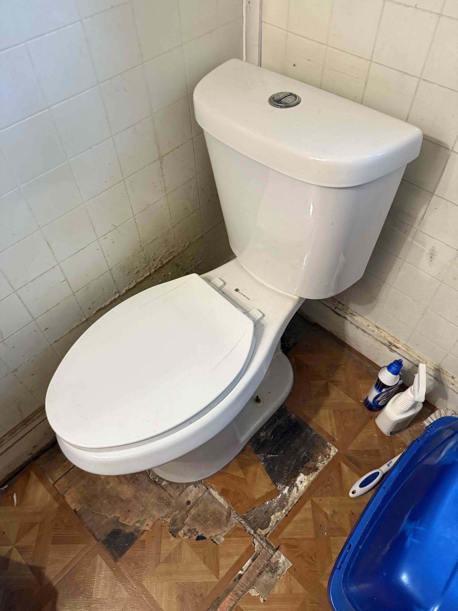 Customer stated that toilet was no flushing properly. After inspecting we found that the fill valve was not function properly, myguy plumbing gave customer options to replace, or rebuild toilet. For today customer would just like to rebuild toilet. Myguy plumbing replaced fill valve and supply line. Please note that there is no warranty on any other parts in the toilet except the fill valve and supply line, after all work was completed. Myguy plumbing tested for leaks. No leaks were found everything is working as should.