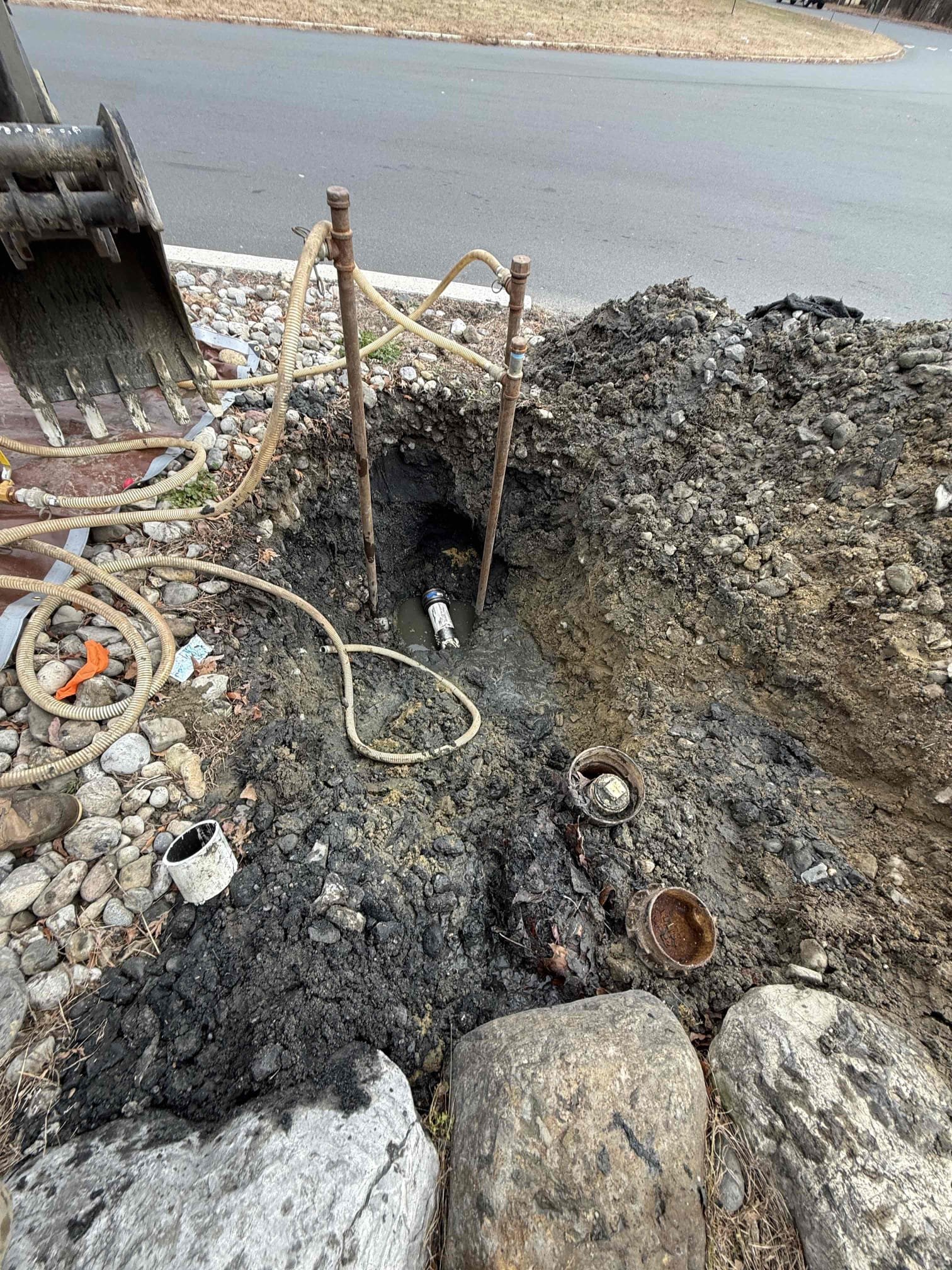 Arrived on site excavated broken section of sewer and made repairs. Tested all work and everything appears to be in working order and there appears to be no leaks at this time. Collected payment. Need to refund $400 back to customer because down deposit was never applied.