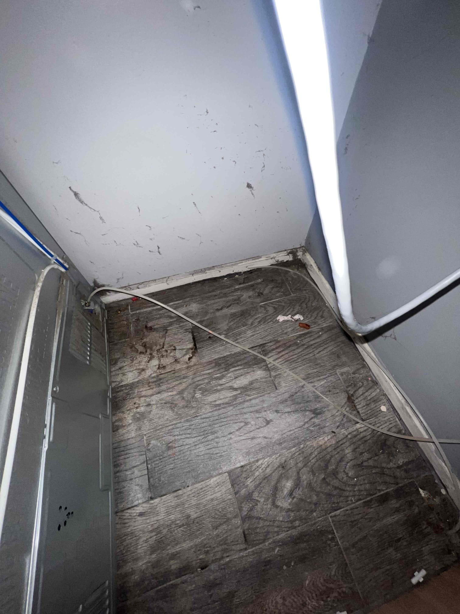 Arrived on site to install new ice maker line and ice maker valve. Installed with line and valve and tested for leaks when done. Filled up a few cups of water and the icemaker is working as it should.