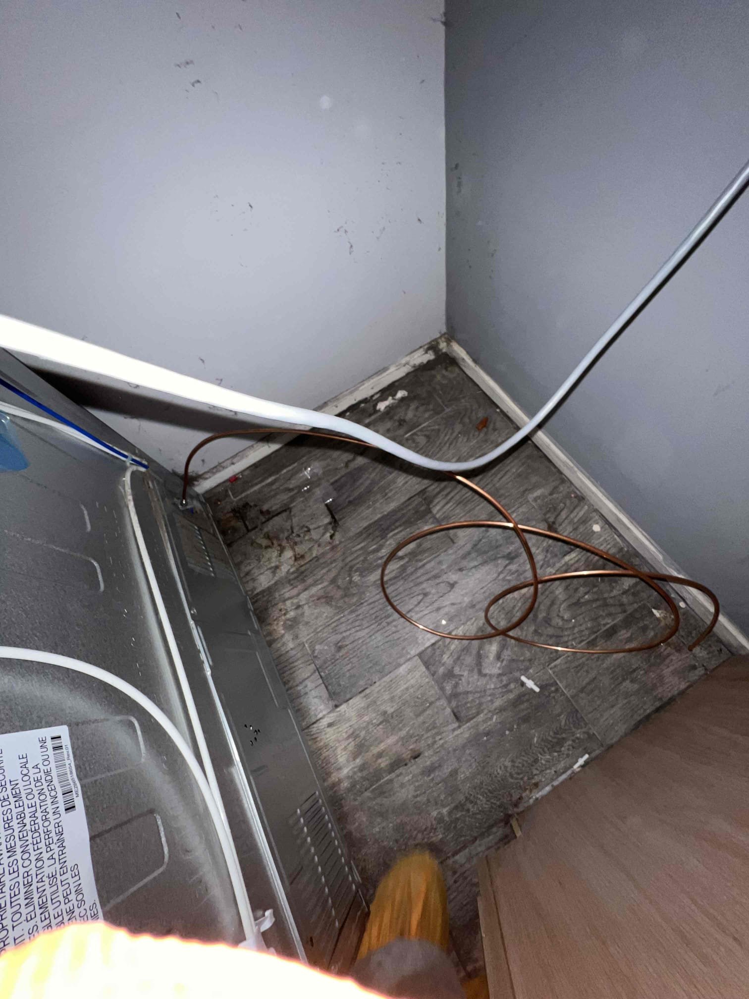 Arrived on site to install new ice maker line and ice maker valve. Installed with line and valve and tested for leaks when done. Filled up a few cups of water and the icemaker is working as it should.