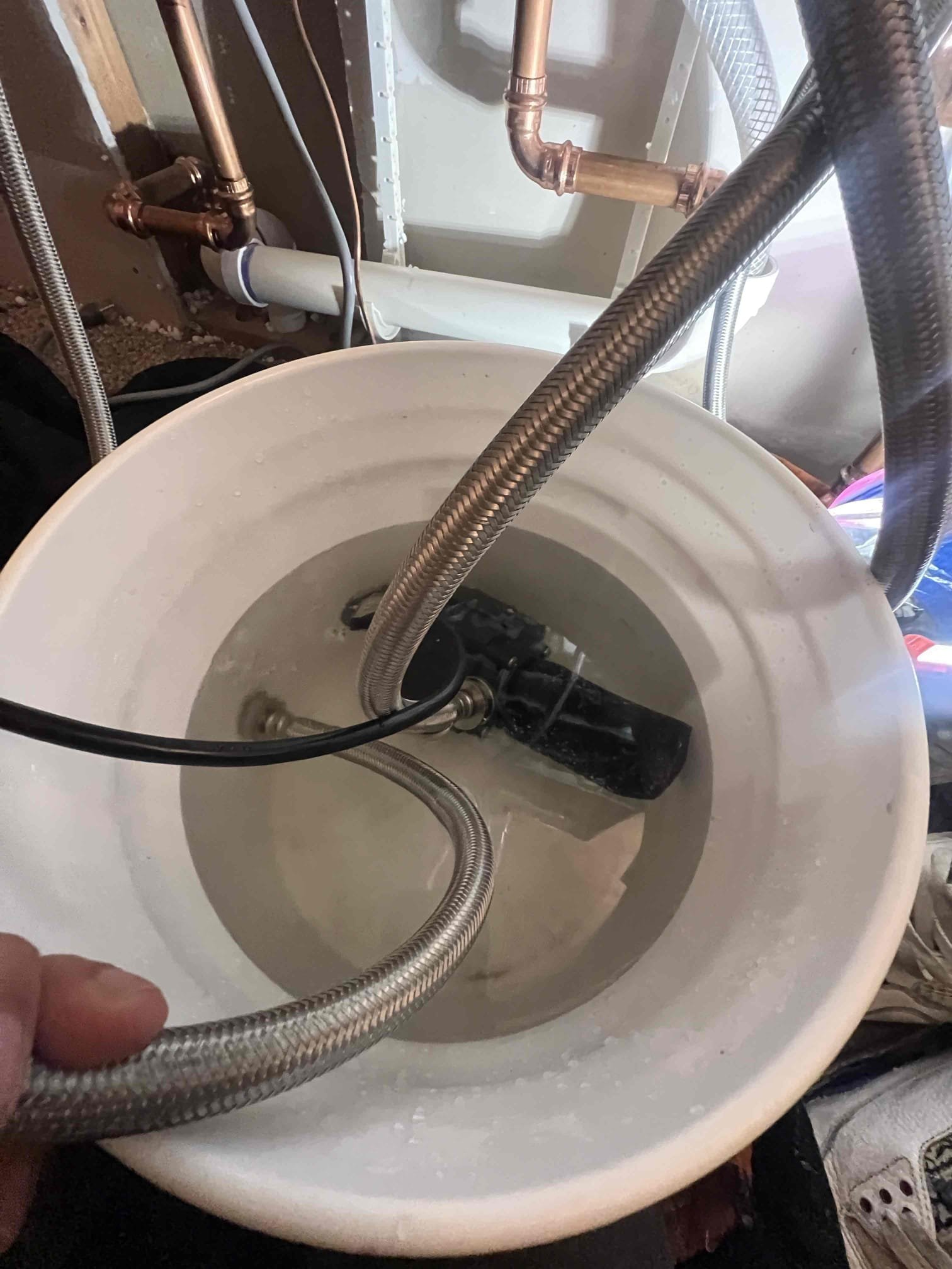 Tankless water heater flush 

Arrived on site to flush tankless water heater. Flushed tankless today and called manufacturer to register today’s service. Removed and cleaned filter. There are no leaks in the unit at this time.