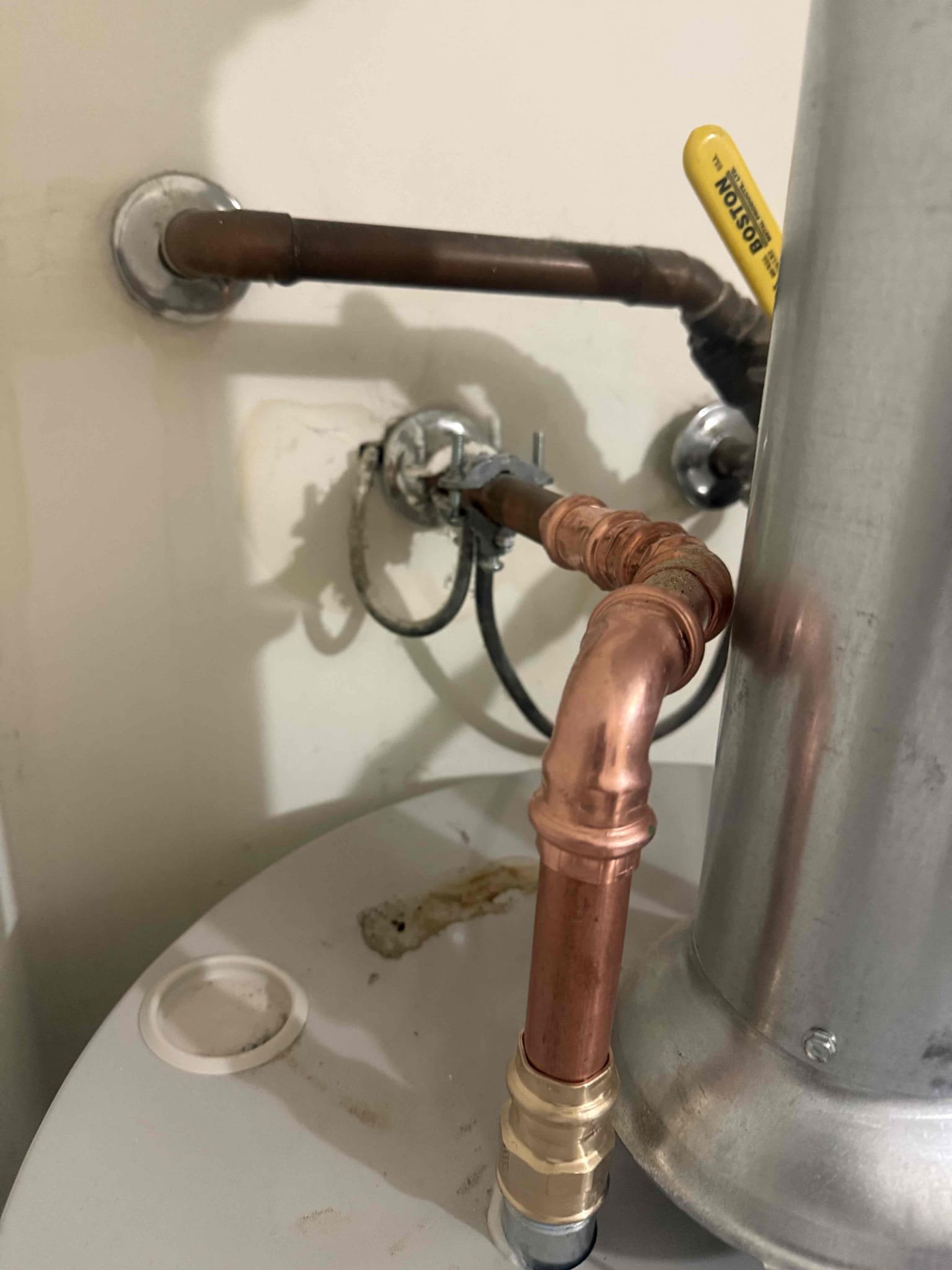 Arrived to home to install water heater. MyGuy replaced water heater , ball valve, gas cock, smoke wye for venting and about 3’ of smoke pipe for venting. Turned water on to test for leaks, there are none at this time.