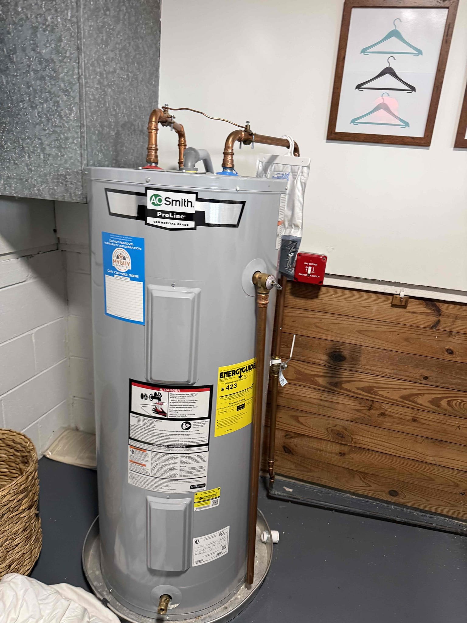 Customer stated that their water heater was not working. After inspecting we found that their is something going on wit the quick disconnect box. MyGuy plumbing recommends getting a electrician out.