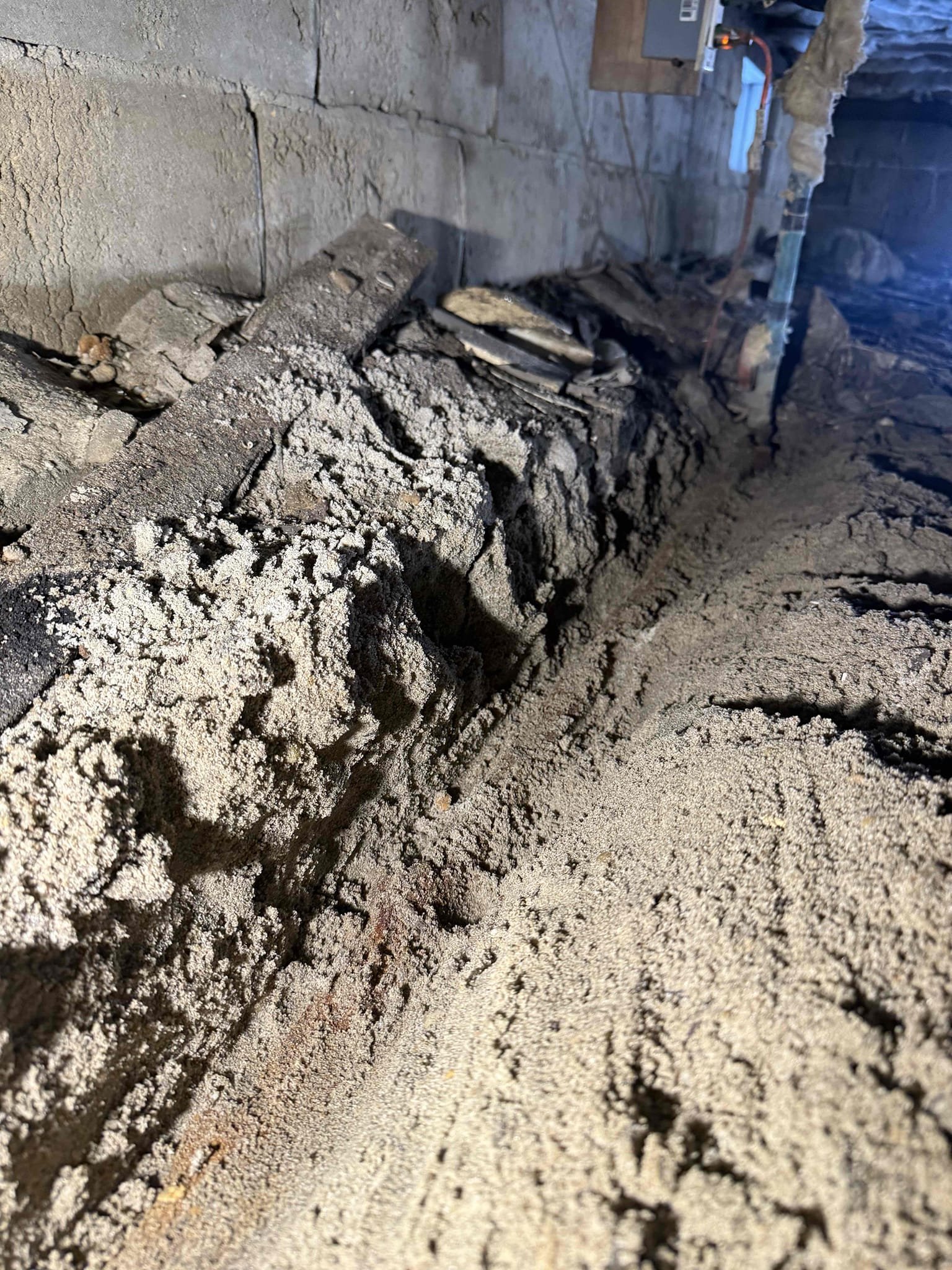 Thaw pipe using hot shot pipe thaw machine 
Arrived to home for frozen pipe. Upon inspection found that meter pit was poly and not frozen. There was galvanized line from foundation to middle of crawl about 20’ where it meets copper. I tried to thaw using hot shot machine but did not work. Could not go from meter because it is ran in poly until it transitions to galvanized. Was not able to thaw line and did not collect. 