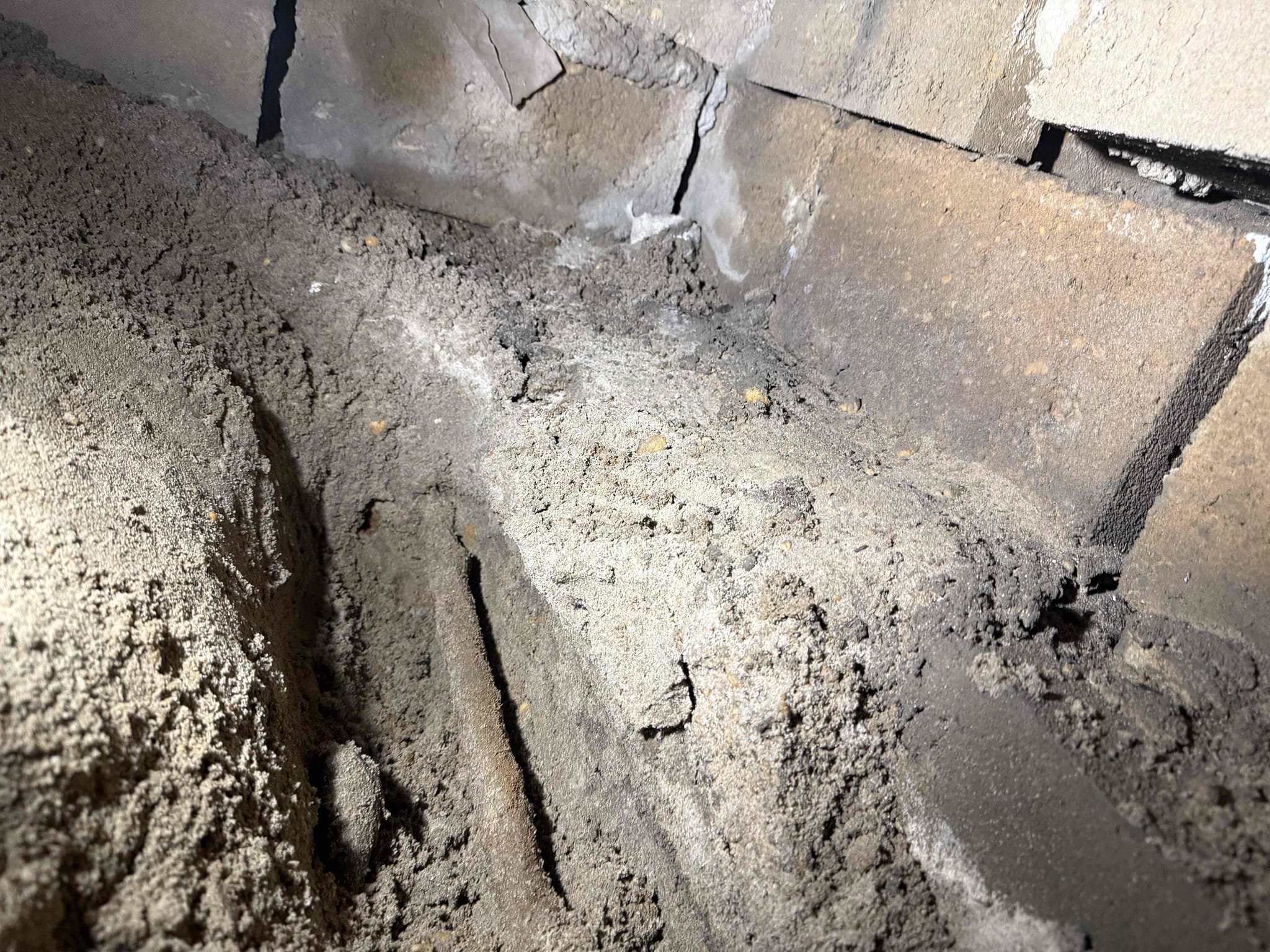 Thaw pipe using hot shot pipe thaw machine 
Arrived to home for frozen pipe. Upon inspection found that meter pit was poly and not frozen. There was galvanized line from foundation to middle of crawl about 20’ where it meets copper. I tried to thaw using hot shot machine but did not work. Could not go from meter because it is ran in poly until it transitions to galvanized. Was not able to thaw line and did not collect. 