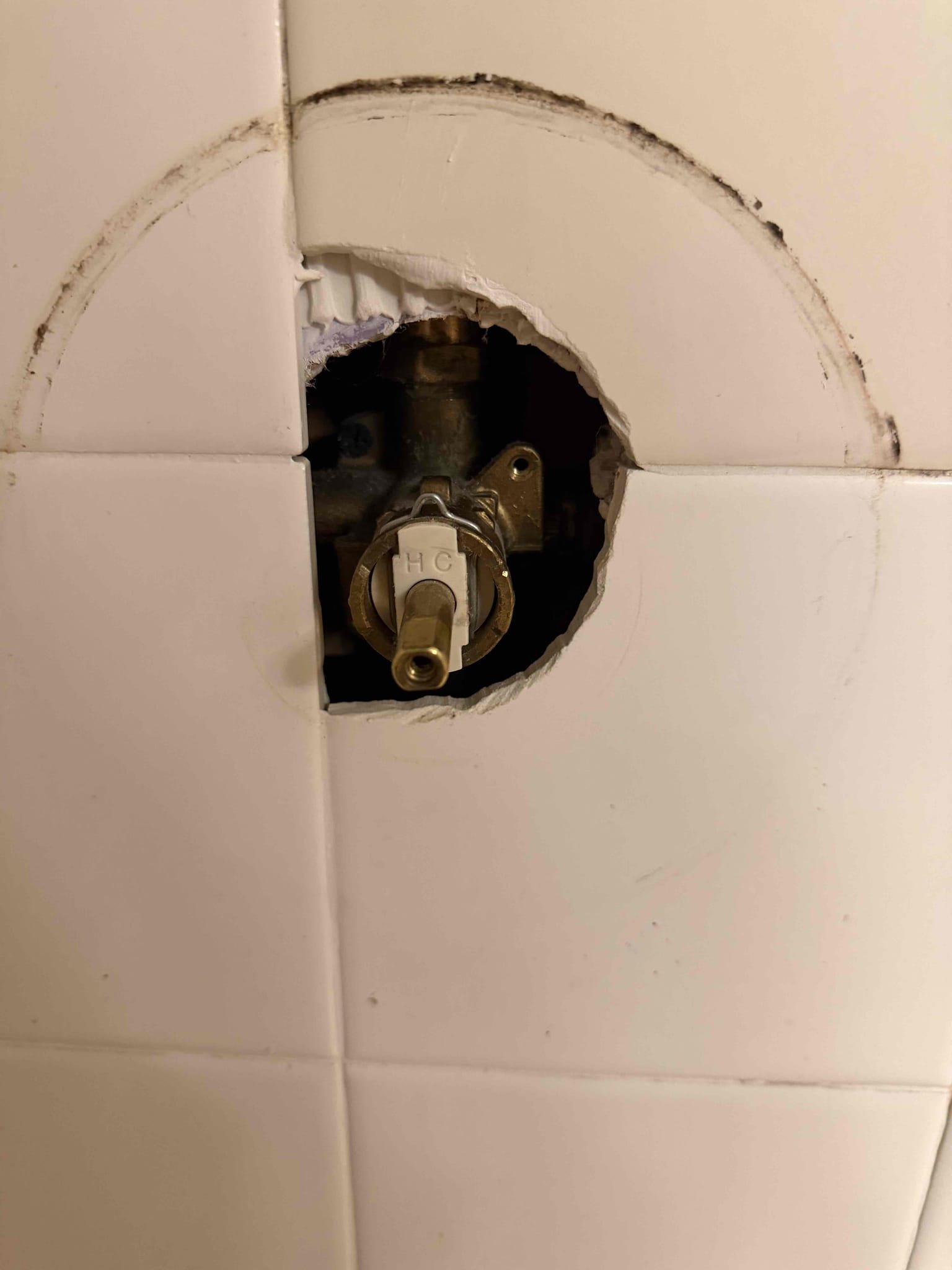 Arrived to the home, client is having their bathroom demo due to a leak, majority of the bathroom is gutted. Client has a tile company they hire, and the company is advising the client to replace the shower valve. The existing shower valve is a Moen Posi Temp and it is in good condition at this time. There is no real reason to replace the shower valve due it it being in good condition and a good quality product. I advised to the client, unless there were any active leaks or issues, then replacement is needed, but at this time I do not see any reason to replace the shower valve.