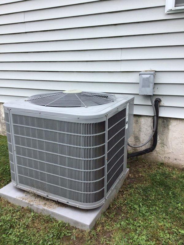 Completed CPM heating inspection on Carrier HVAC system installed in 2023. Replaced humidifier pad as part of preventive maintenance service. Unit operating properly with all components functioning within normal parameters.