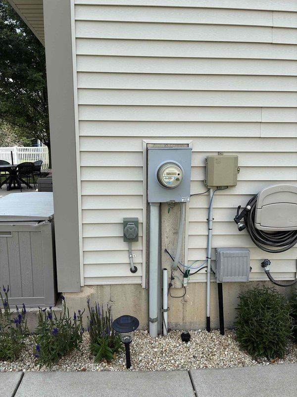 Conducted comprehensive site evaluation of existing HVAC system and exterior installation components for replacement estimate. Assessed current equipment configuration, electrical service connections, and outdoor unit placement to provide accurate system quote for single component replacement or complete system upgrade.