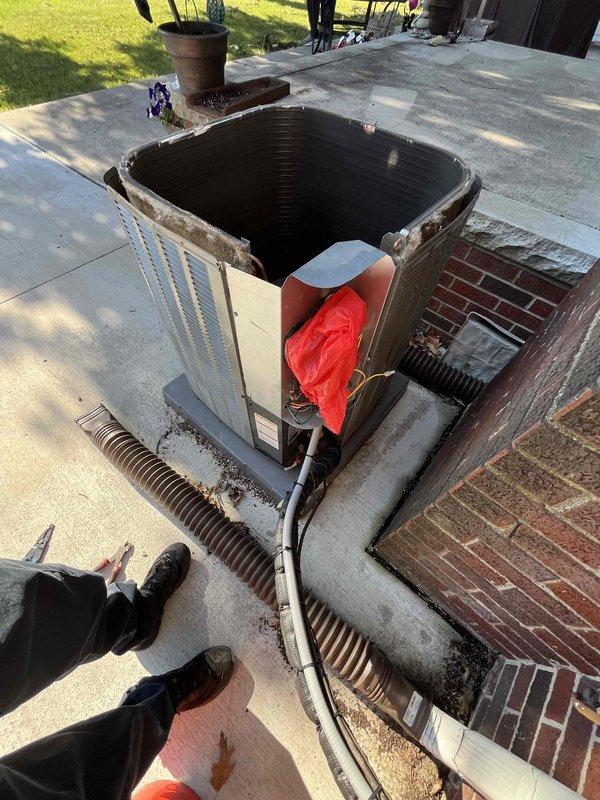 Completed prepaid air conditioning tune-up and maintenance inspection on rooftop-mounted condensing unit. Performed comprehensive system evaluation including electrical connections, refrigerant line inspection, condenser coil cleaning, and internal component assessment. All mechanical and electrical components found operating within normal parameters with no deficiencies noted.