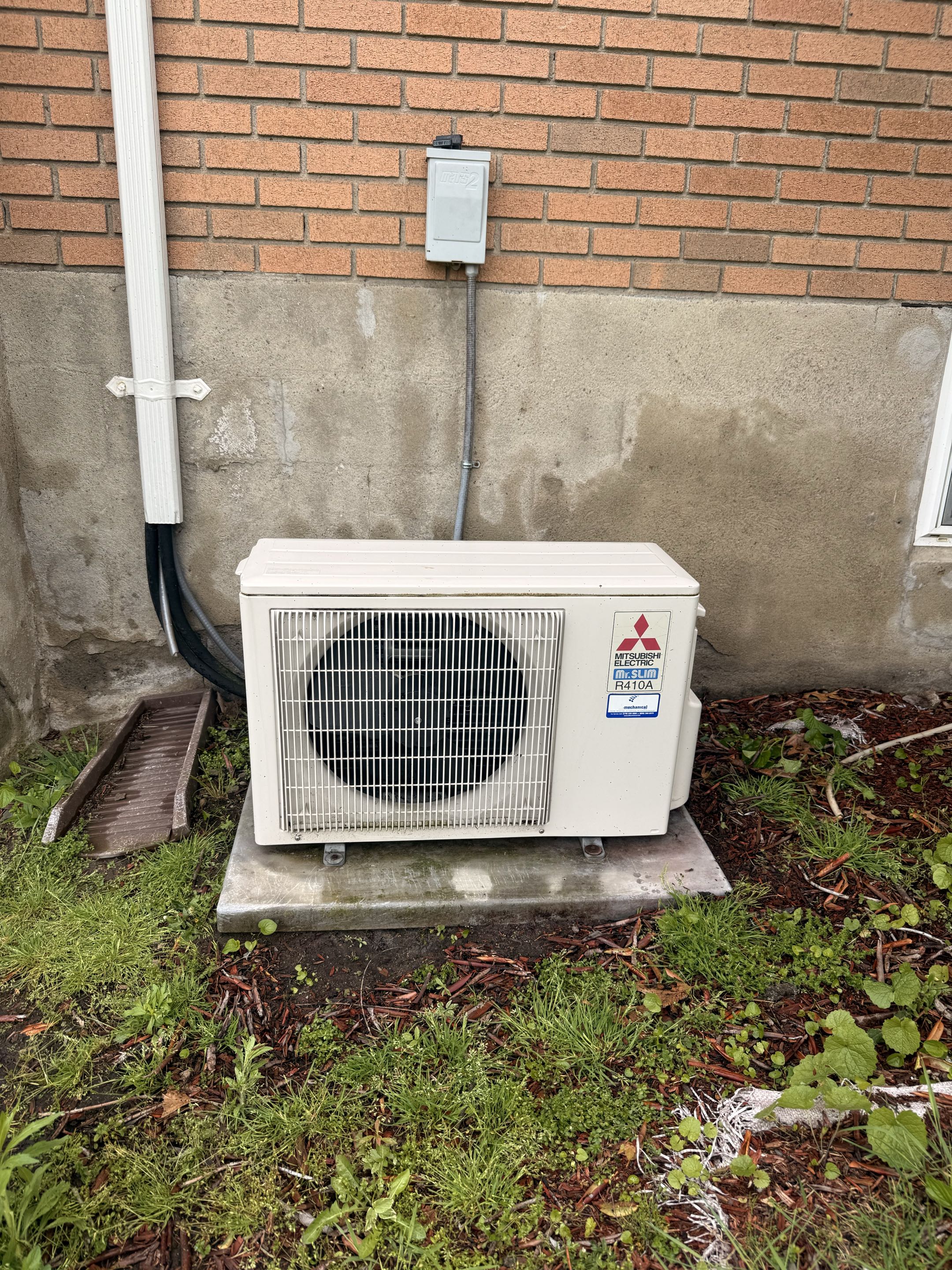 Routine maintenance on Mitsubishi Mr.Slim ductless