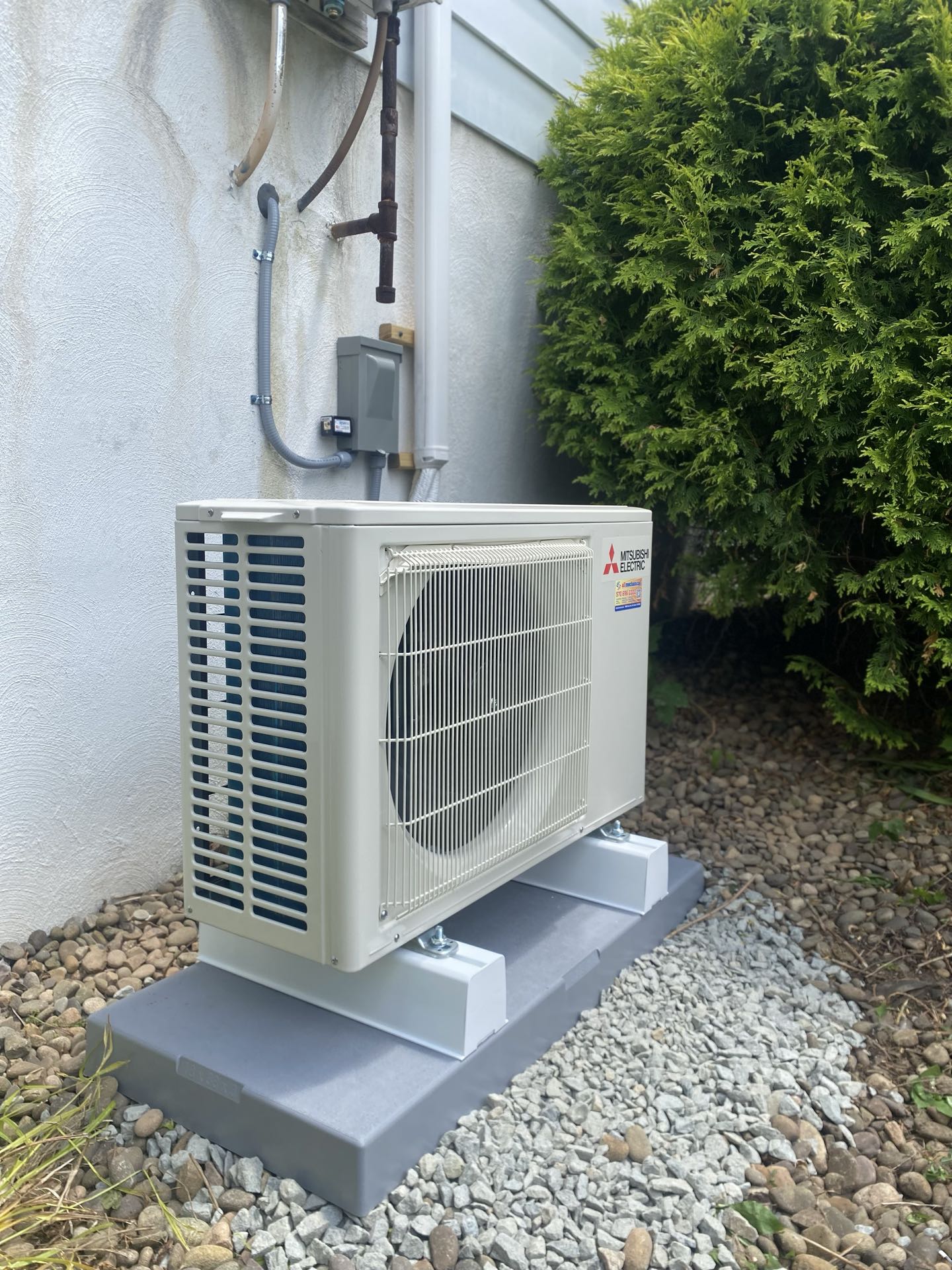 Single zone Mitsubishi electric ductless 9,000btu installation 