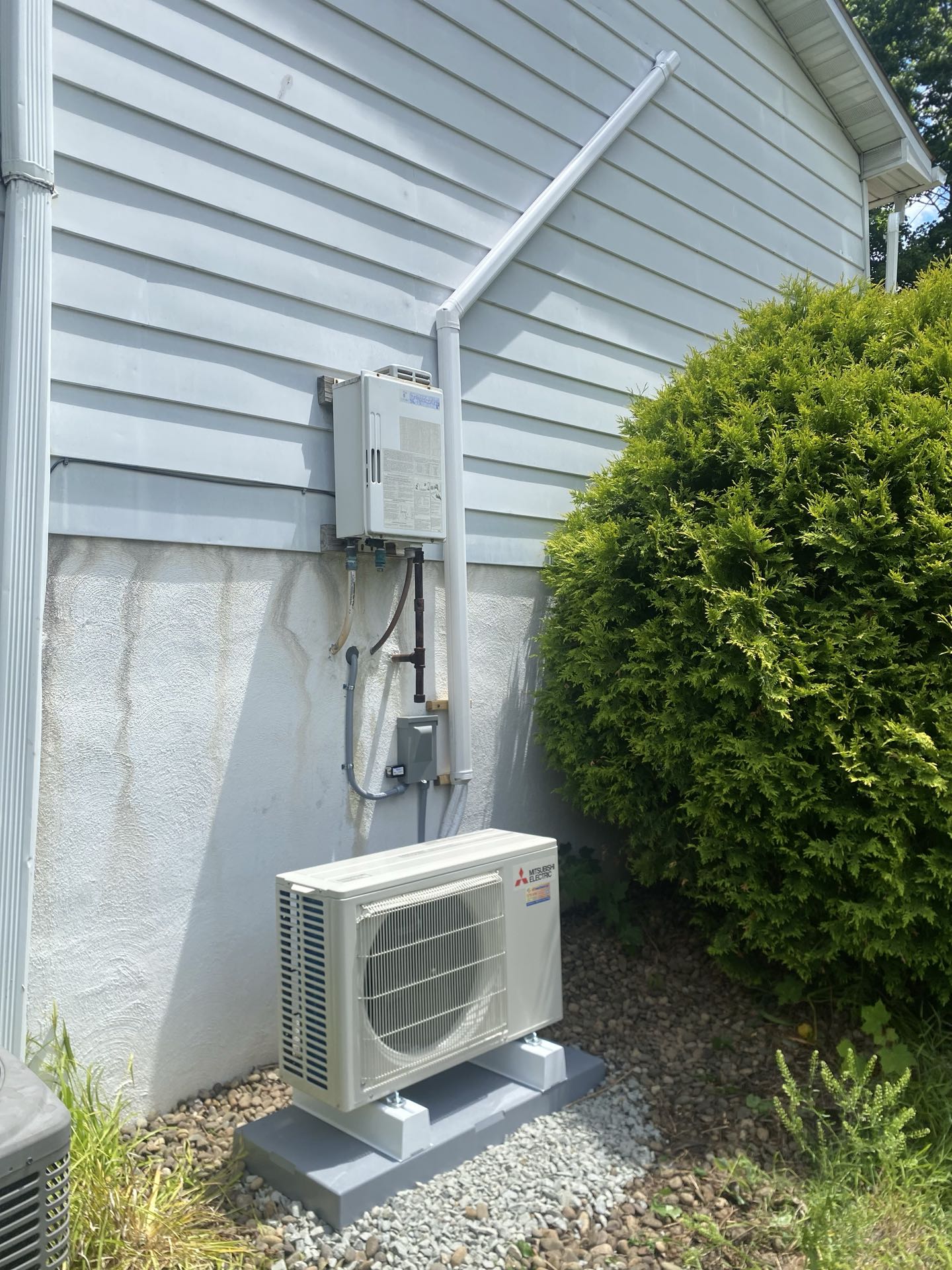 Single zone Mitsubishi electric ductless 9,000btu installation 