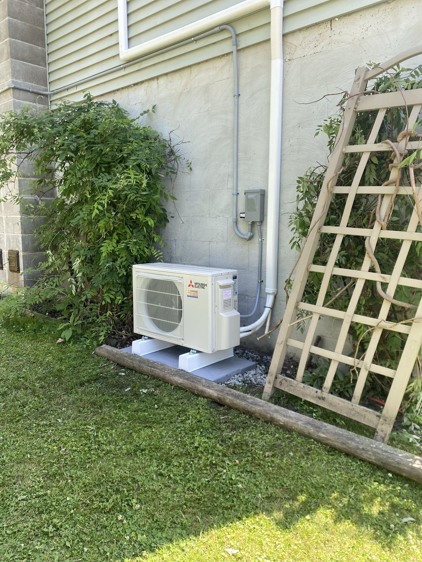 Single zone 12,000 btu Mitsubishi electric ductless installation 