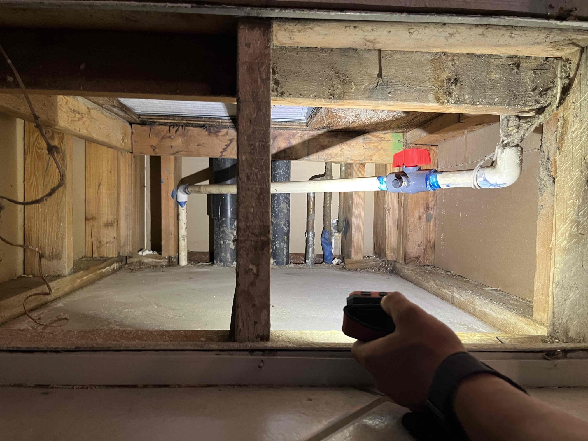 Performed inspection of possible water damage to drywall and structure surrounding AC unit. Took moisture readings and didn’t see any evidence of moisture still present in walls. Everything appeared to be dry and no water mitigation needing be to done. 