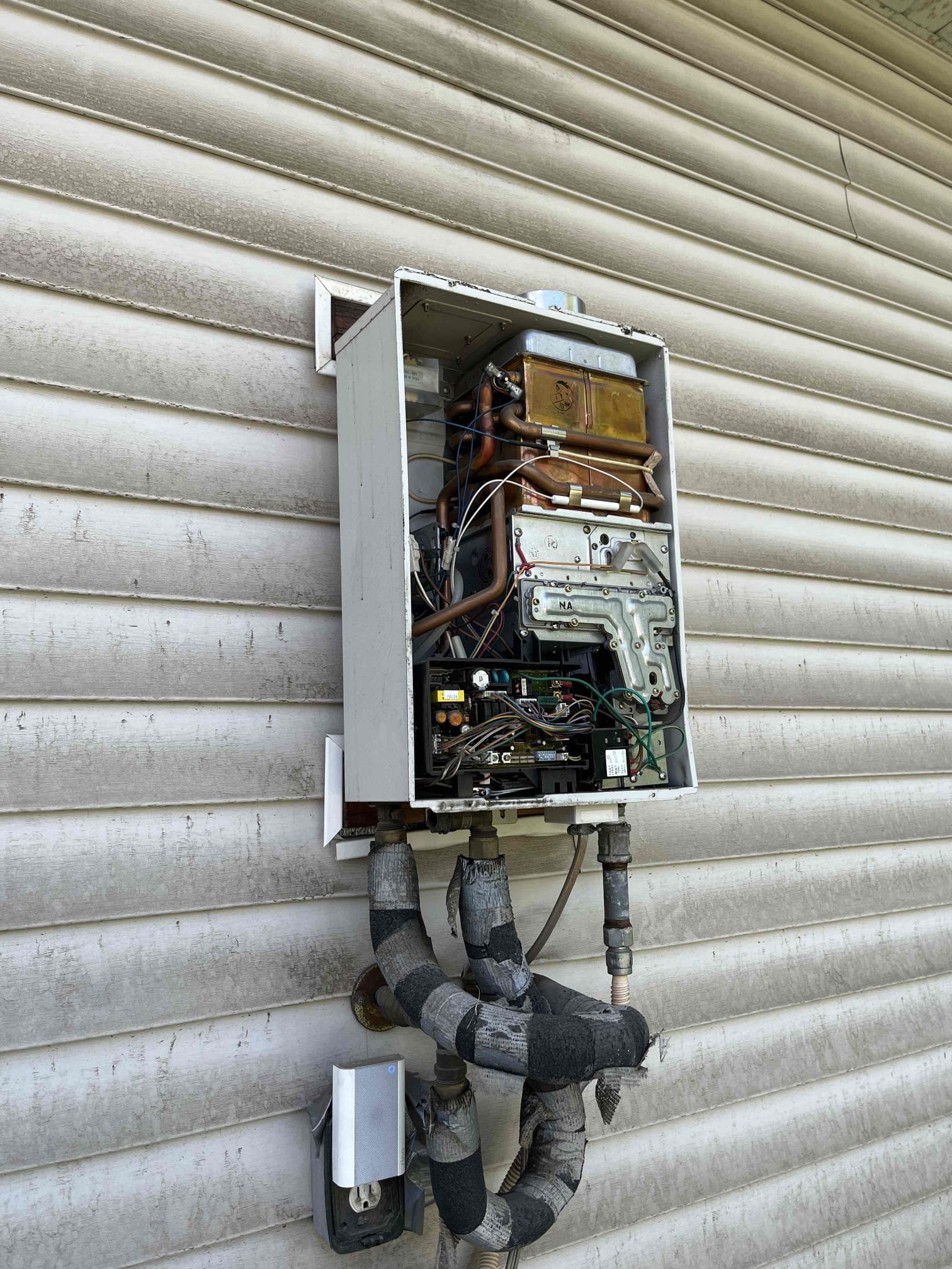 Customers existing exterior tankless water  heater is no longer functioning, contacted customer support and water heater heater is no longer under warranty and they no longer make parts to repair. Recommend replacing and bringing up to code with proper isolation valves to allow for future service of tankless  Customers existing exterior tankless water  heater is no longer functioning, contacted customer support and water heater heater is no longer under warranty and they no longer make parts to repair. Recommend replacing and bringing up to code with proper isolation valves to allow for future service of tankless