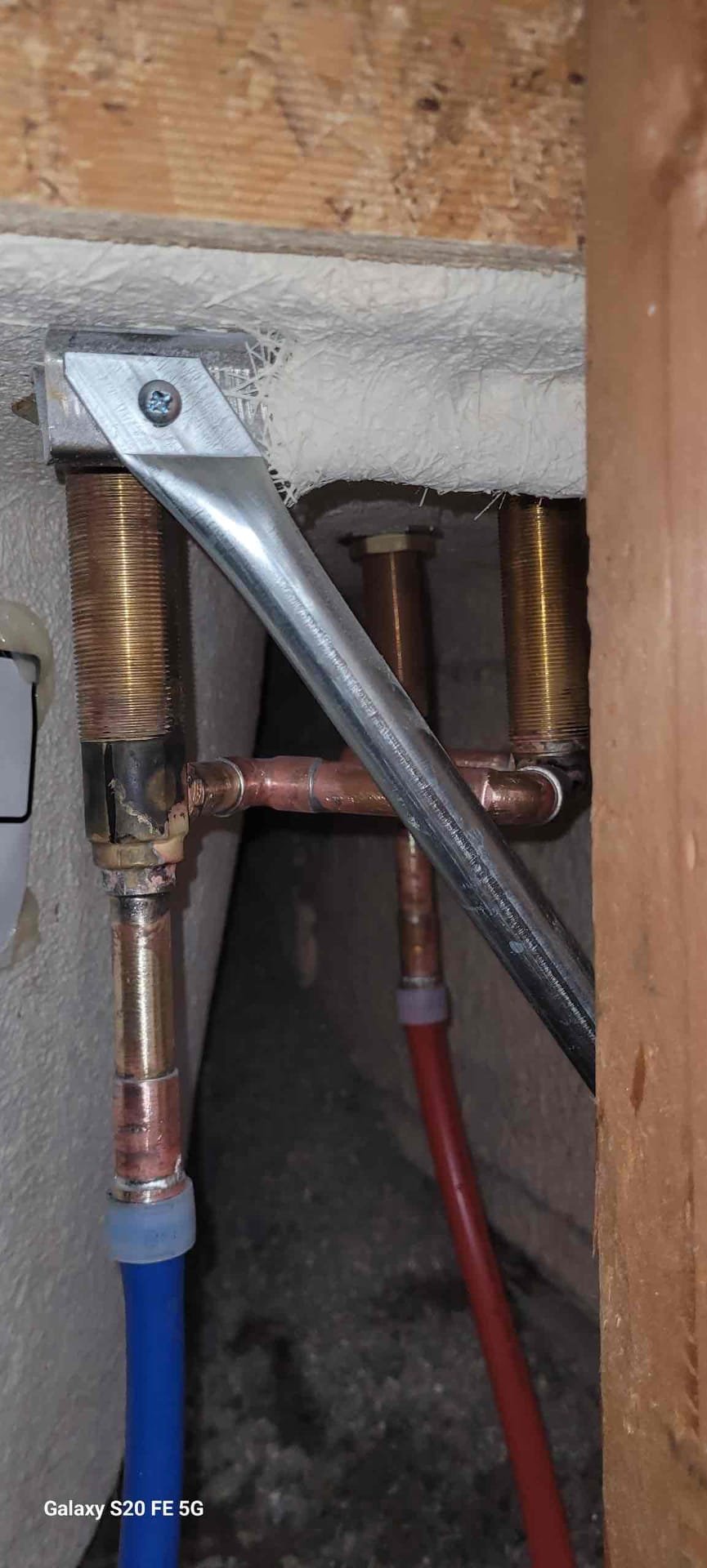 Could not remove cartridges for customers Moen Roman tub valve. Called Moen and Moen will send out a new valve and trim for customer. Explained to customer I recommend replacement of the valve 


Installed new Moen Roman tub valve supplied by customer 