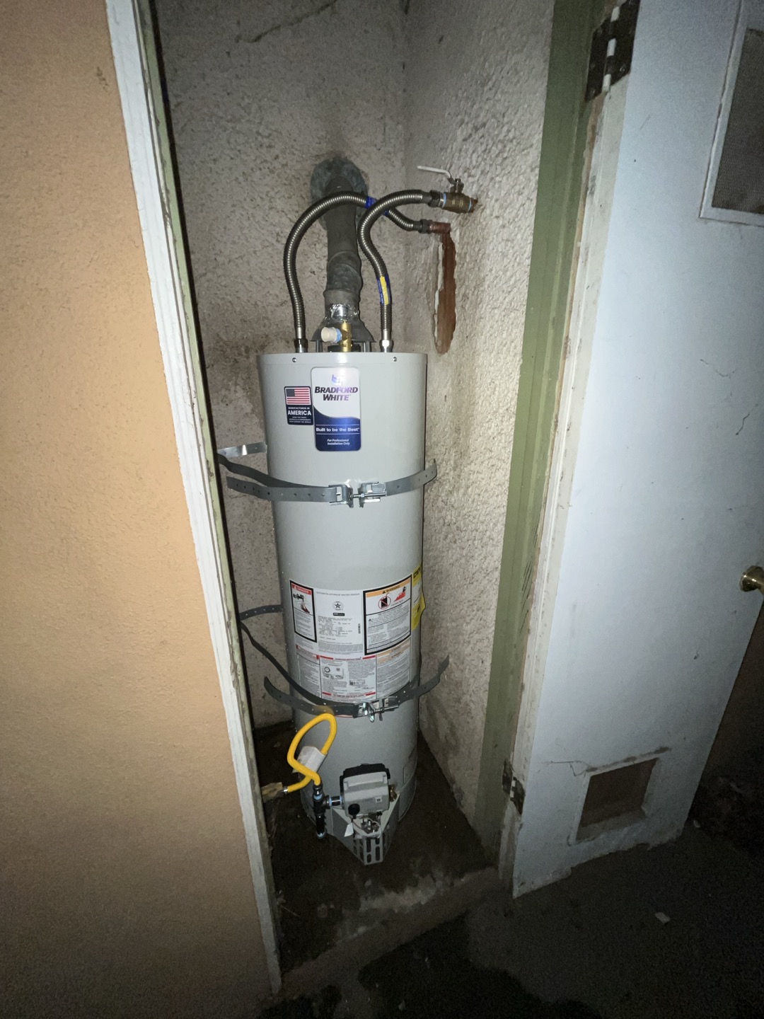 PO# 67568


Installed new 30 gallon Bradford white water heater. And repaired leaking 3/4” hot copper water line 