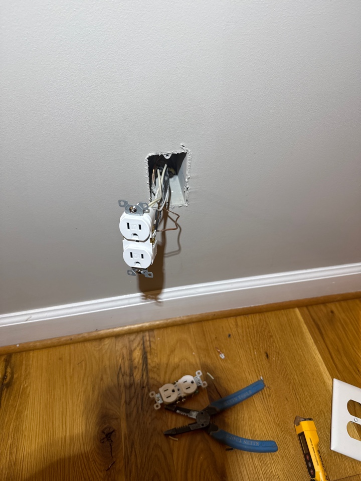 Bad outlet replacement in franklinton, NC. Customer called for no power in her dinning room outlets. Royal electric came out and found the issue in 5 minutes!!