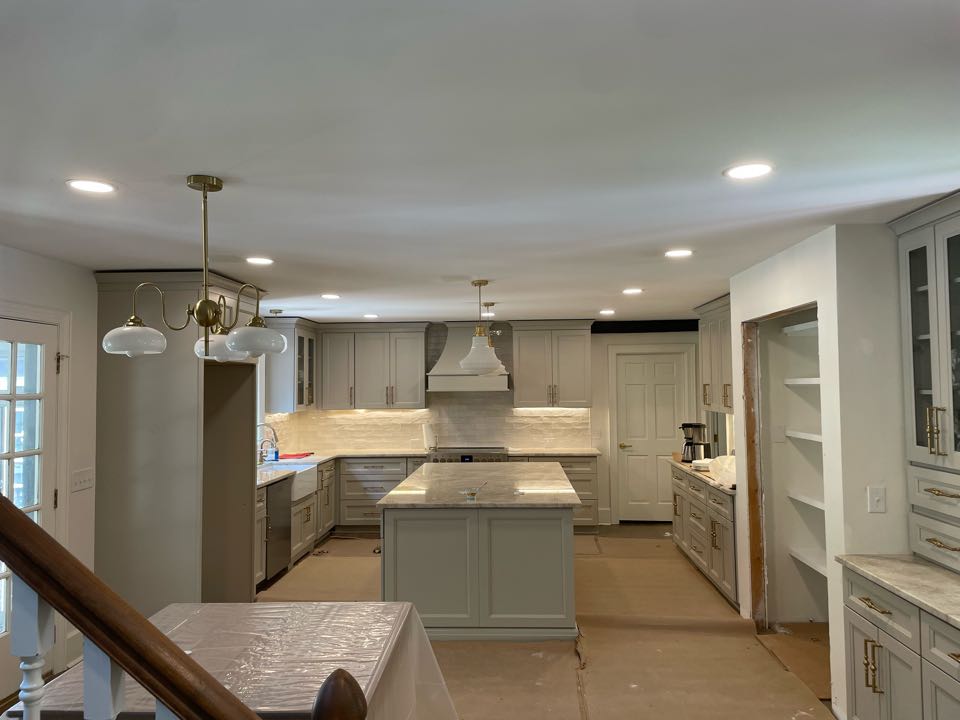Complete kitchen remodel just completed in the Zebulon, NC area. Call Royal Electric today to schedule your free quote, or visit us online at rduelectricians.com 😁⚡️