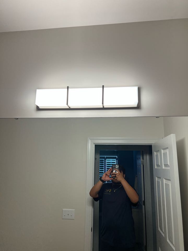 Came out for Mr. Allen today, unfortunately his bathroom vanity light went out but luckily he had a replacement on hand to replace it! 