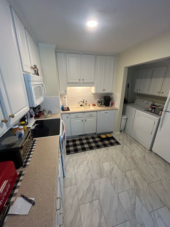 A customer called Royal Electric Services out to their home in the Six Forks area of Raleigh to address an issue with an old light fixture that had a failing ballast, which was causing frequent bulb replacements and frustration for the homeowner. After evaluating the situation, we recommended upgrading to a 6-inch recessed LED light. This option not only provides significantly improved brightness roughly 10 times brighter than the previous fixture but also offers long term reliability. With an expected lifespan of over 10 years, the homeowner will no longer have to deal with constantly changing bulbs, making it a much more efficient and low maintenance solution.