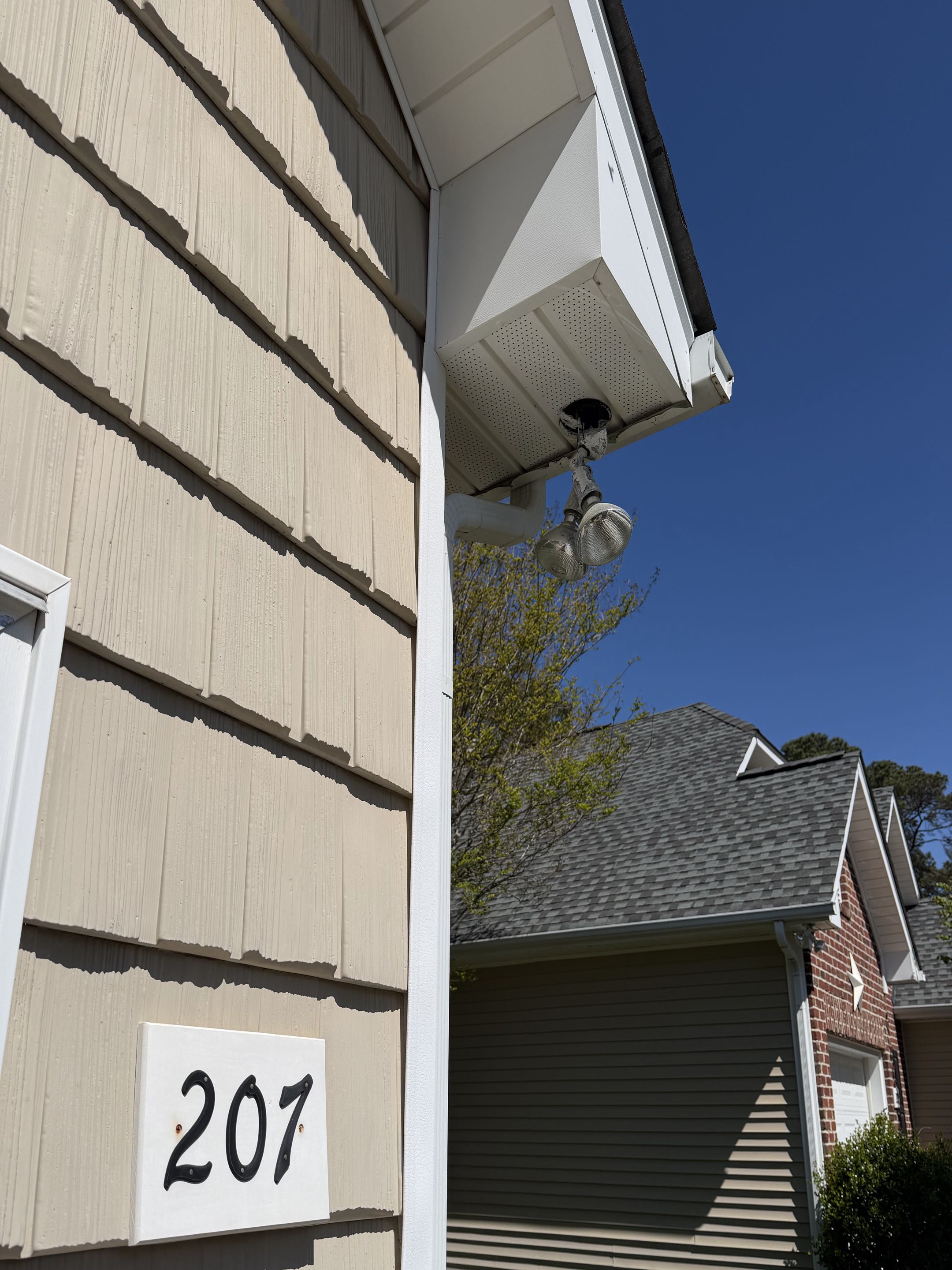 Lori Called the Royal Electric Crew to her home in Zebulon to replace some devices & fixtures! 🤩 Lori Called the Royal Electric Crew to her home in Zebulon to replace some devices & fixtures! 🤩