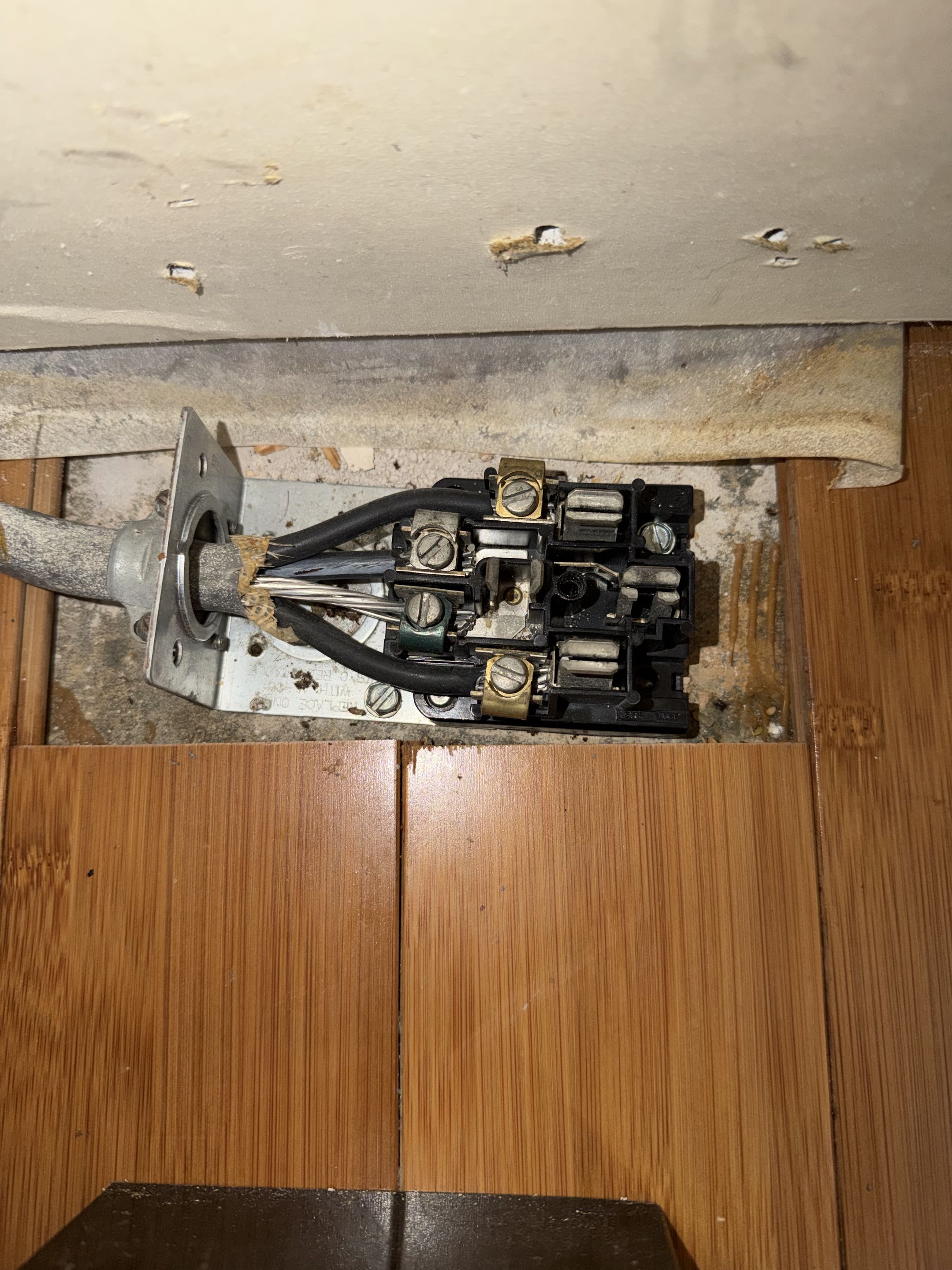 Nadine Called the Royal electric team out to her home to check on a few electrical devices that she was having concerns about. 