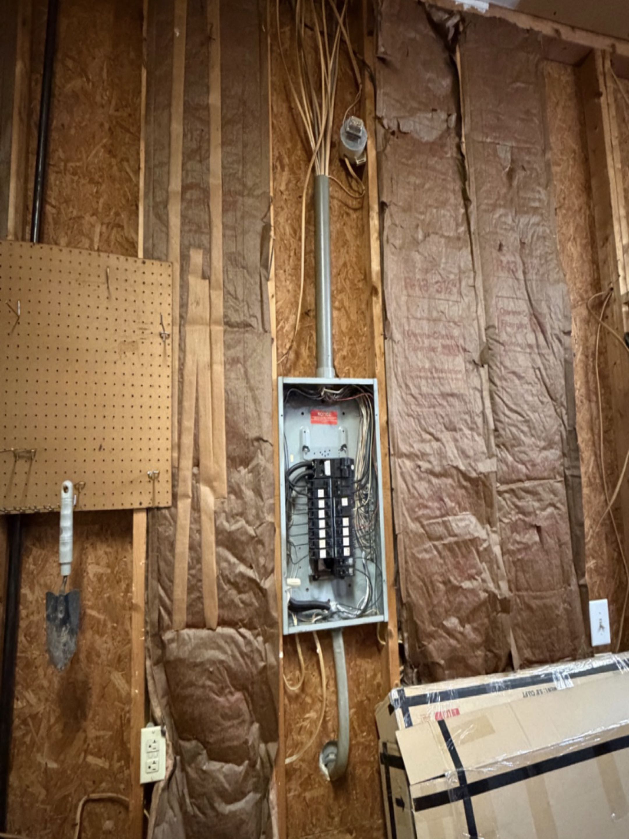 Ethan Called The Royal electric team out to his home to replace their electrical breaker panel! 🤩