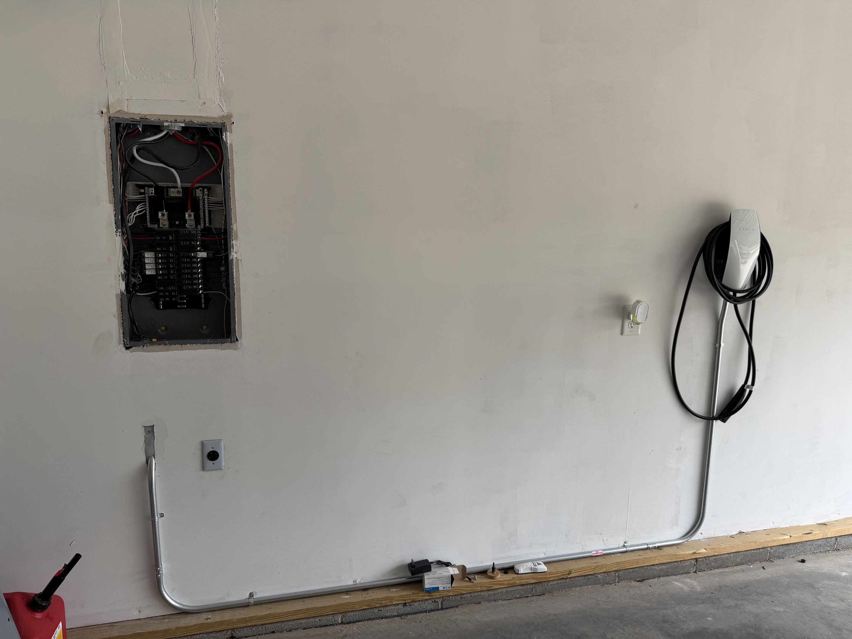 Troia Called the Royal Electric team out to her home in Zebulon to install a Tesla EV charger Circuit! Troia Called the Royal Electric team out to her home in Zebulon to install a Tesla EV charger Circuit!