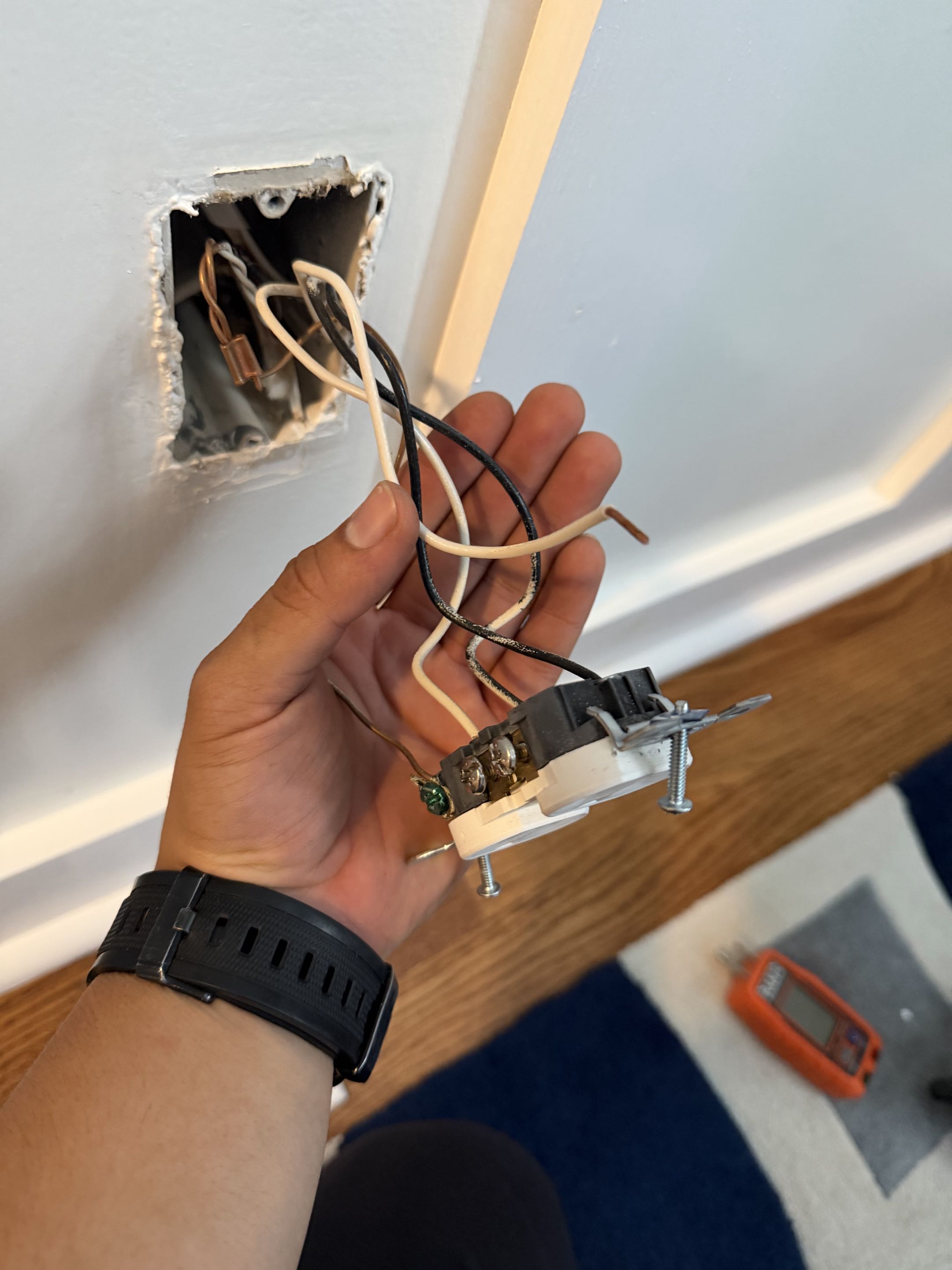 Chris called the Royal Electric team over to his home in Raleigh to replace a few fixtures and also to do a bit of diagnostic on his receptacles. 