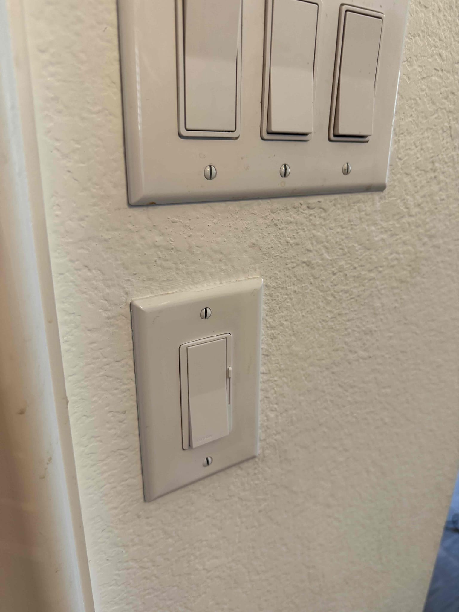 1. Install large chandelier 
2. Install customer supplied dimmer 

Installed a large chandelier in the nook/dining room area and a customer supply dimmer. Everything worked with no issues and a five-year warranty only on the installation. customer is happy with today’s visit.