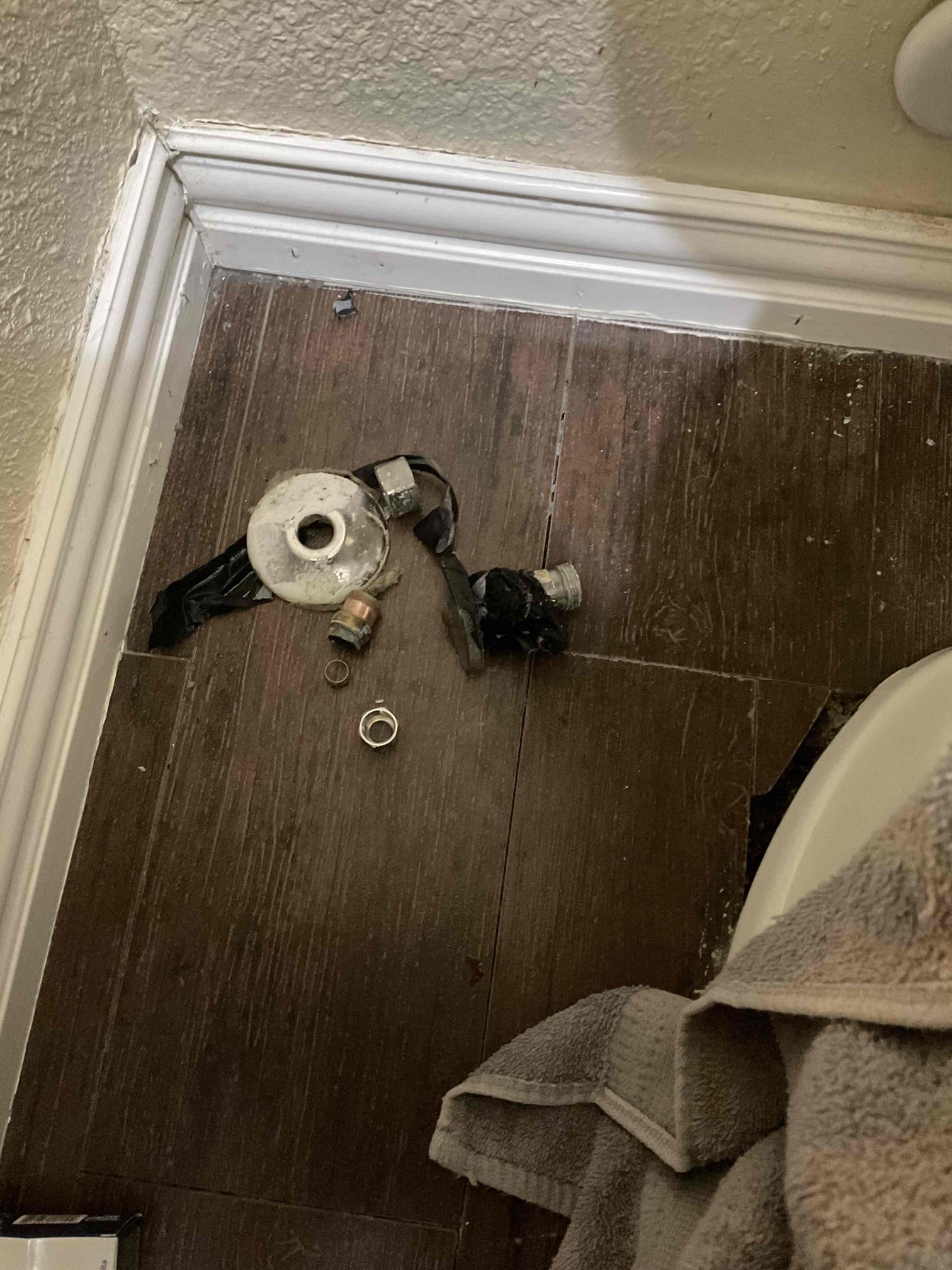 - Replace shutoff and supply line in primary bath ( toilet )( only )

** 5yr warranty on work ** not responsible for existing plumbing **

Tested work no leaks , cleaned up tools and trash.