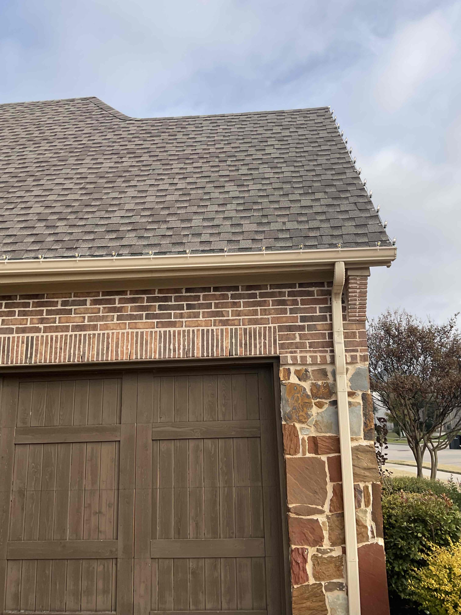 Arrived on the job site. The customer requested that I replace the Christmas Eve outlet breaker, which was originally a dual-function breaker. When I was here two days ago, the customer had purchased the wrong breaker, so today he provided the correct Square D QO GFCI breaker and installed it. After replacement, I restored power and verified that everything was functioning properly except for the far-left flower-bed lights. Those lights appear to have an issue either with the bulbs or with wiring between fixtures, as plugging them in causes the breaker to trip. The customer is 100% satisfied with today’s visit.