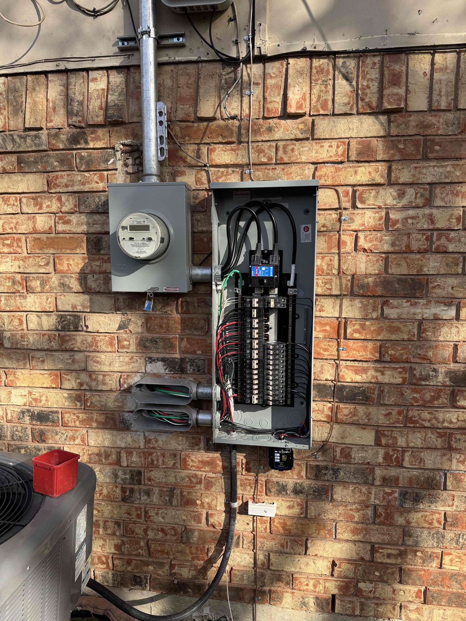 Customer was having issues with a high electric bill and explained that it could potentially be their panel getting extremely hot or another cause to the issue. Explain they should call the power company and get the past power statements, including this time last year. Customer was concerned about electrical panel and closet That was a Murray. Wrote up process to replace electrical panel.

December 19th/ disc-9:00 /rec. 2:00 