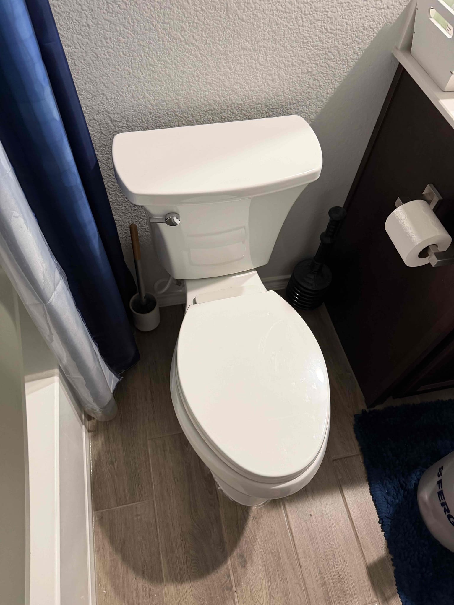 Pulled and re set 2 toilets. Repaired guest bath flange with new flange. Ensured both toilets are securely set and caulked. Job complete. Paid with good leap 