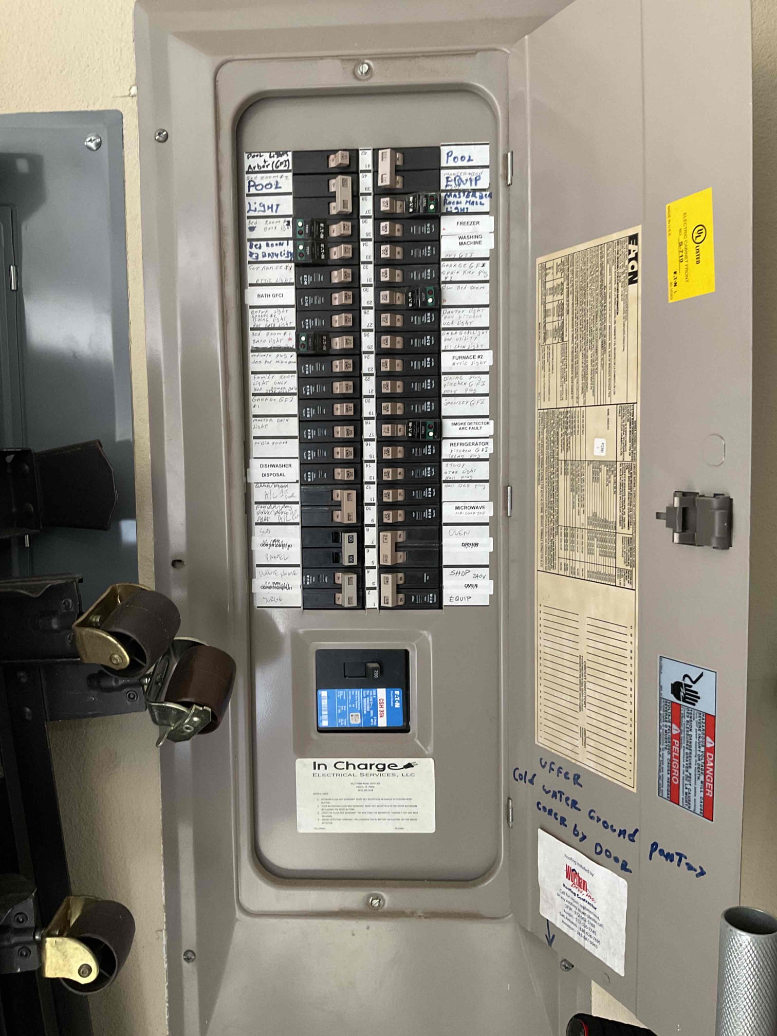 Customer is remodeling the kitchen and would like install new lighting over the island, add cabinet lights as well as moving the circuit for the microwave from the outer wall to the new island. Left options with and without under cabinet lighting. Will return on 1/23 12pm to go over the options 

Marco@calltoptech.com
682-262-5759