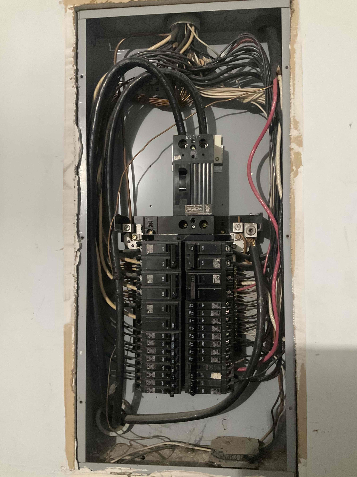 Customer had Oncor out due to flickering lights and partial power outage in the home. Found burnt up lug in the meter base. Left options for repairs/replacement