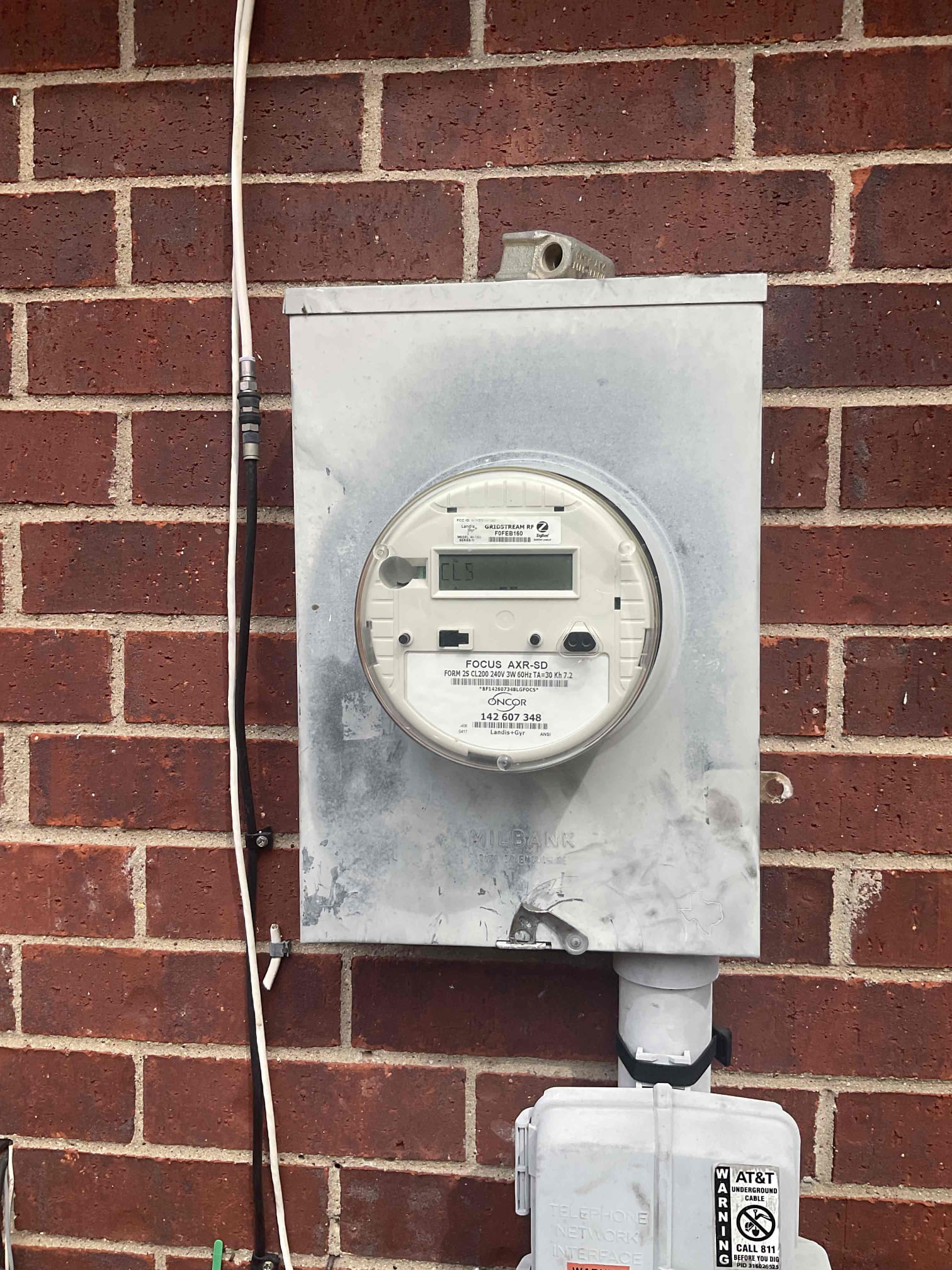 Customer had Oncor out due to flickering lights and partial power outage in the home. Found burnt up lug in the meter base. Left options for repairs/replacement