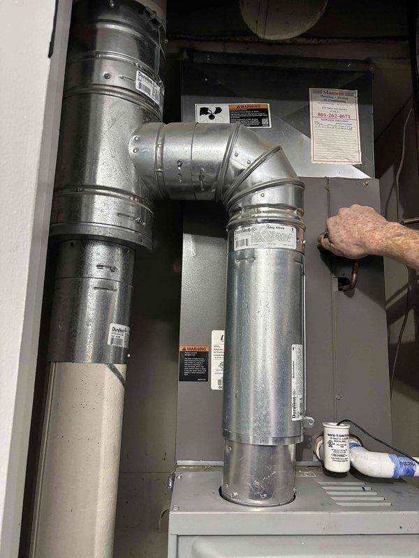 Responded to service call for rooftop AC unit at 3-story apartment complex reported not blowing cold air. Upon arrival, determined that proper roof access equipment was required to reach the rooftop unit for diagnostic evaluation. This visit was classified as a new service call unrelated to previous work performed approximately one month prior when unit would not turn on. Coordinated with team to schedule return visit with two technicians and 40-foot ladder to access rooftop equipment for complete system diagnostics and troubleshooting of cooling issue.