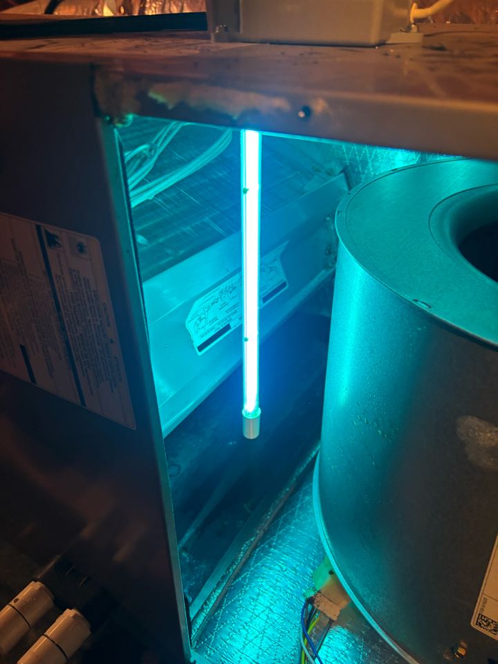 Air conditioning maintenance with UV light installation 