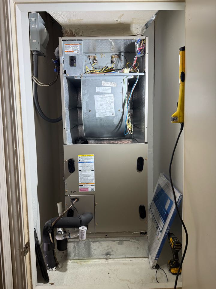 Performed annual electric heating tune up and safety inspection on a Carrier heat pump system in The Colony. Performed annual electric heating tune up and safety inspection on a Carrier heat pump system in The Colony.