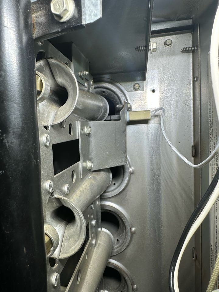 Replacing a defective Ignitor one Lennox gas furnace 