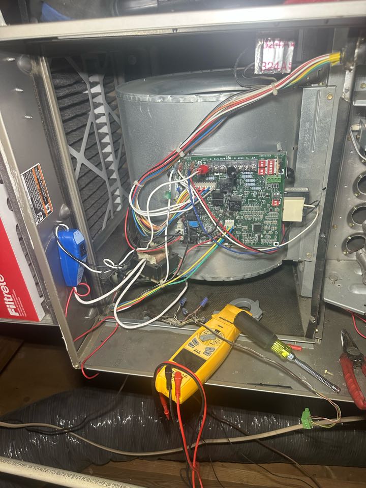 Diagnosing a defective blower motor on one 14 year old Carrier furnace 