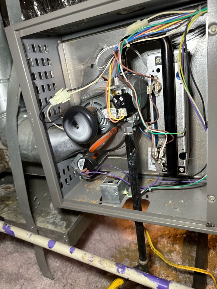 Replacing a defective gas valve on one Lennox furnace 